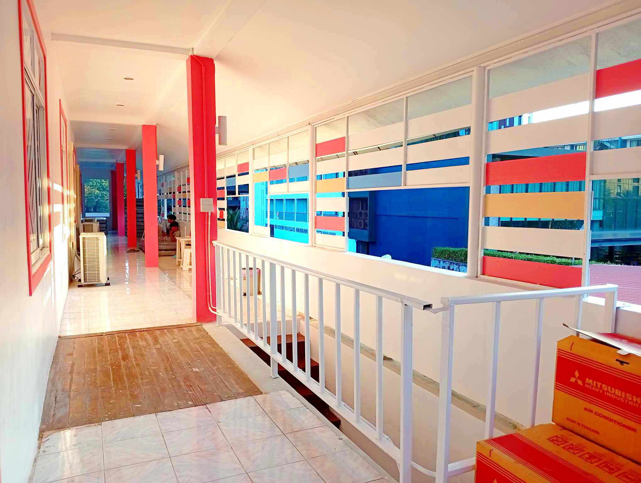 System.Collections.Generic.List`1[BluePillow.Application.SearchEngine.Dto.PhotoDto]?.ElementAt(0)?.Caption