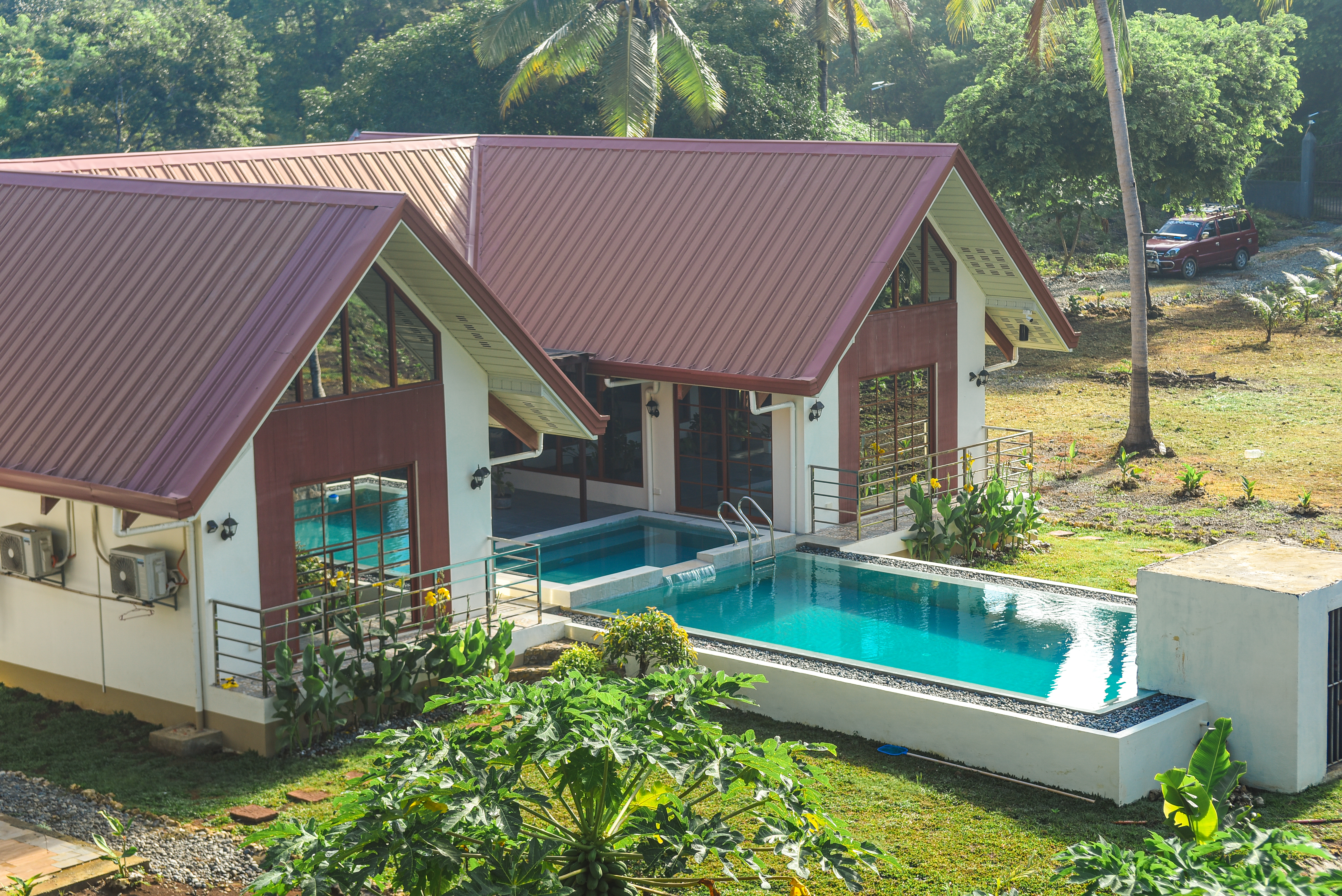 System.Collections.Generic.List`1[BluePillow.Application.SearchEngine.Dto.PhotoDto]?.ElementAt(0)?.Caption