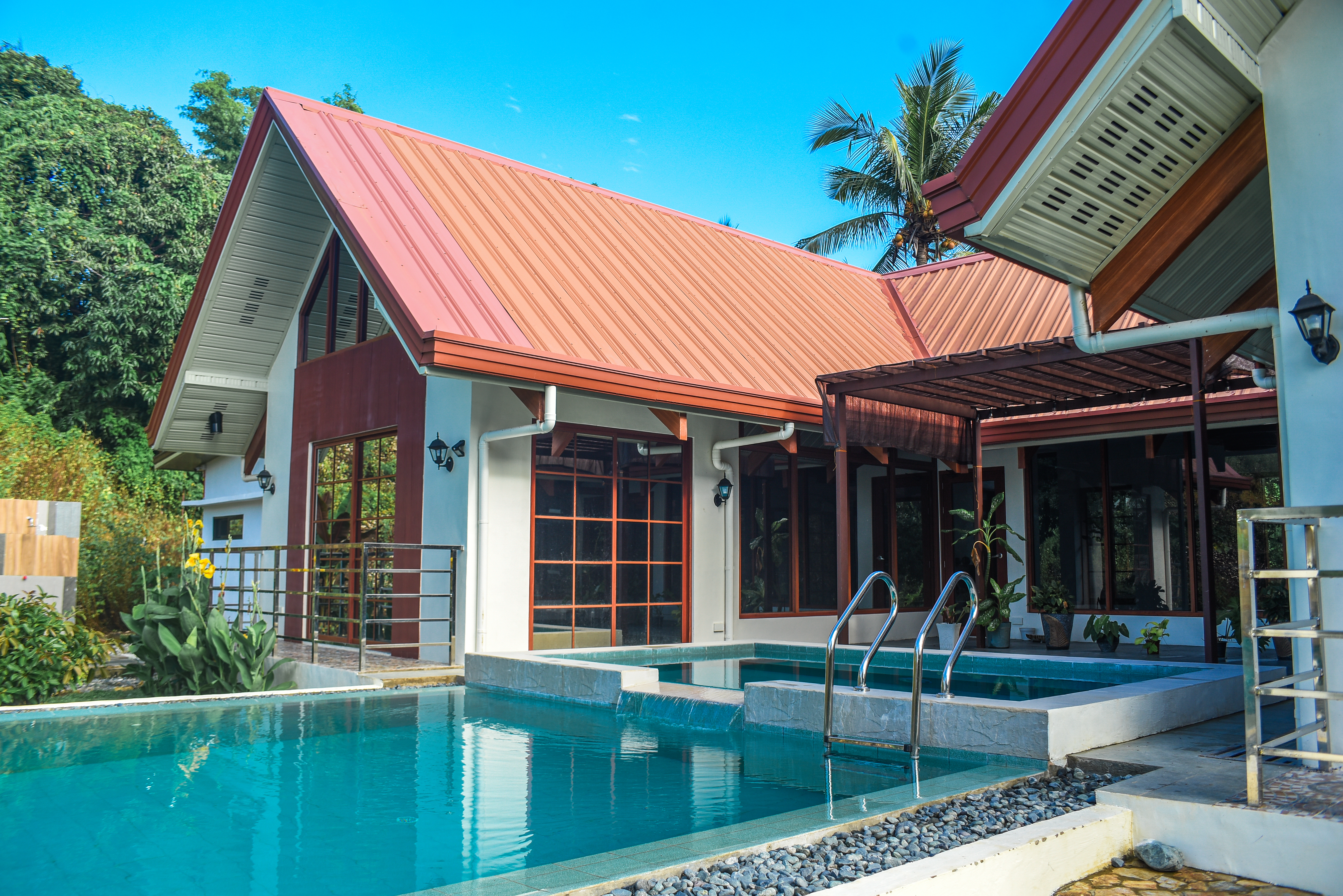 System.Collections.Generic.List`1[BluePillow.Application.SearchEngine.Dto.PhotoDto]?.ElementAt(3)?.Caption