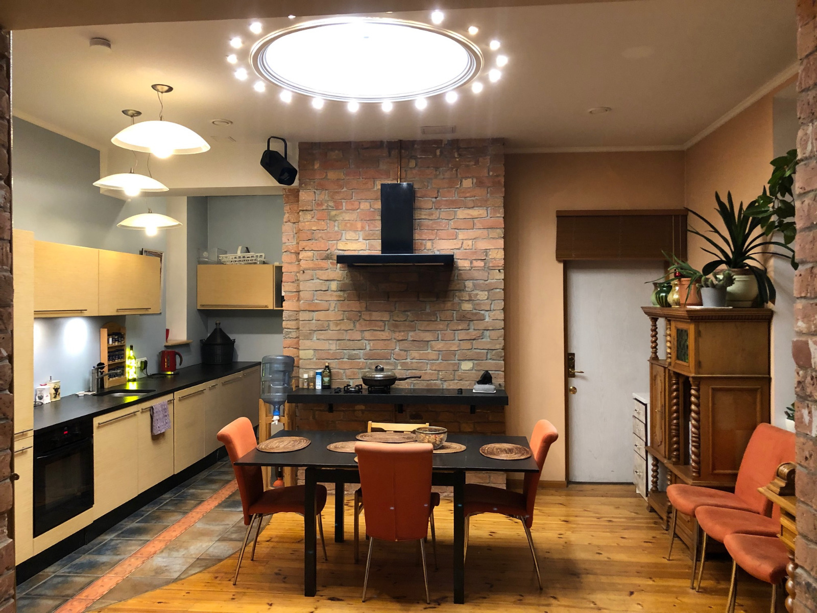 System.Collections.Generic.List`1[BluePillow.Application.SearchEngine.Dto.PhotoDto]?.ElementAt(1)?.Caption