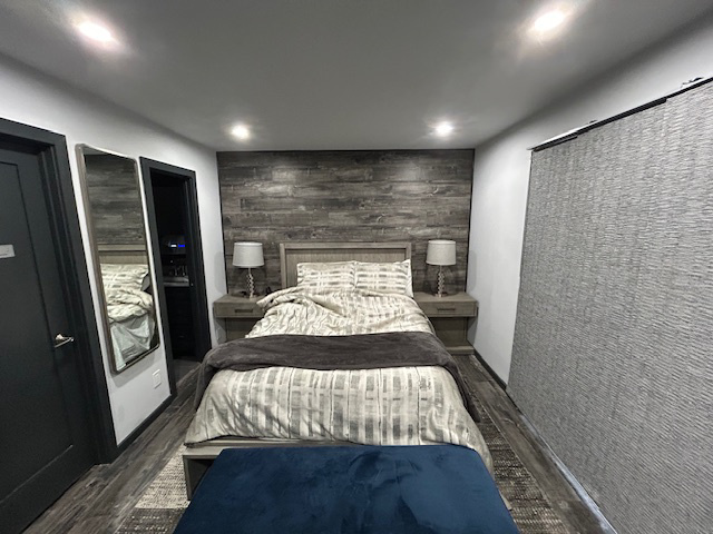 System.Collections.Generic.List`1[BluePillow.Application.SearchEngine.Dto.PhotoDto]?.ElementAt(3)?.Caption