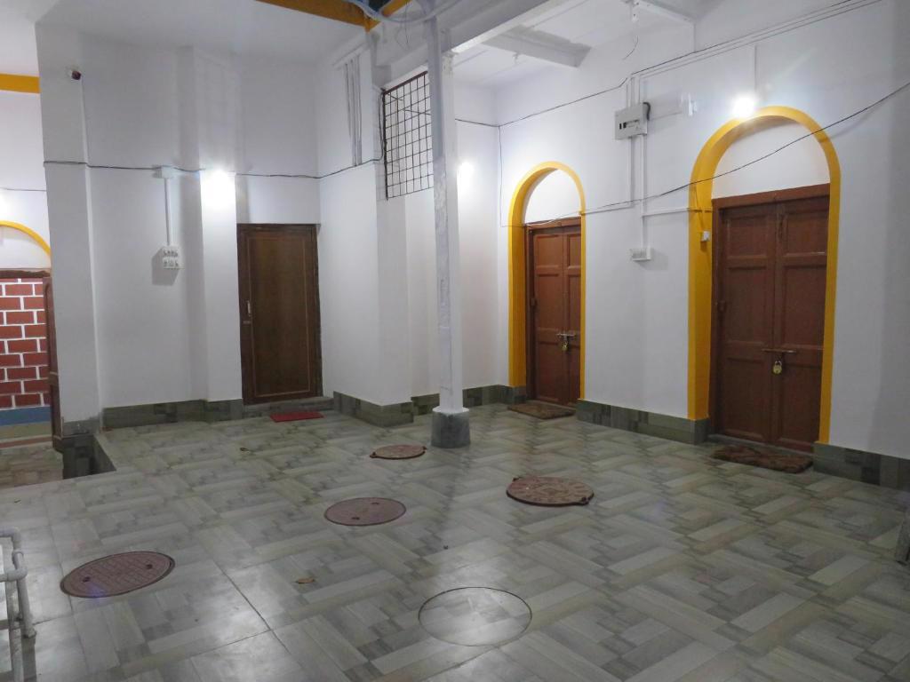 System.Collections.Generic.List`1[BluePillow.Application.SearchEngine.Dto.PhotoDto]?.ElementAt(2)?.Caption