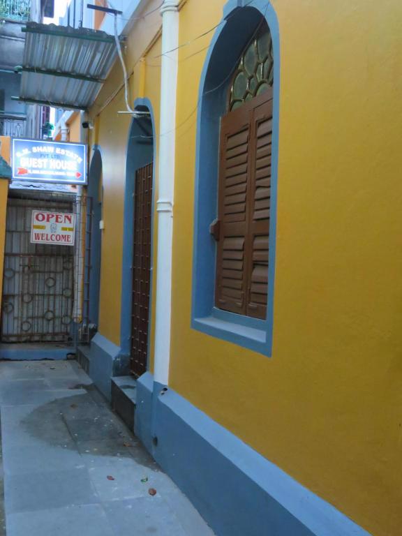 System.Collections.Generic.List`1[BluePillow.Application.SearchEngine.Dto.PhotoDto]?.ElementAt(0)?.Caption