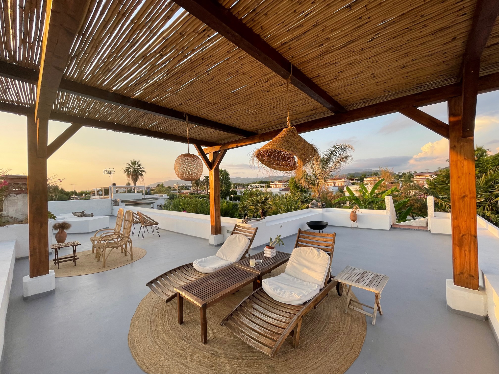 System.Collections.Generic.List`1[BluePillow.Application.SearchEngine.Dto.PhotoDto]?.ElementAt(3)?.Caption