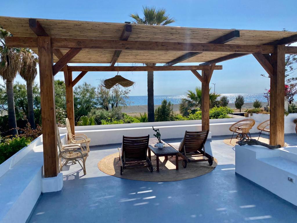 System.Collections.Generic.List`1[BluePillow.Application.SearchEngine.Dto.PhotoDto]?.ElementAt(2)?.Caption