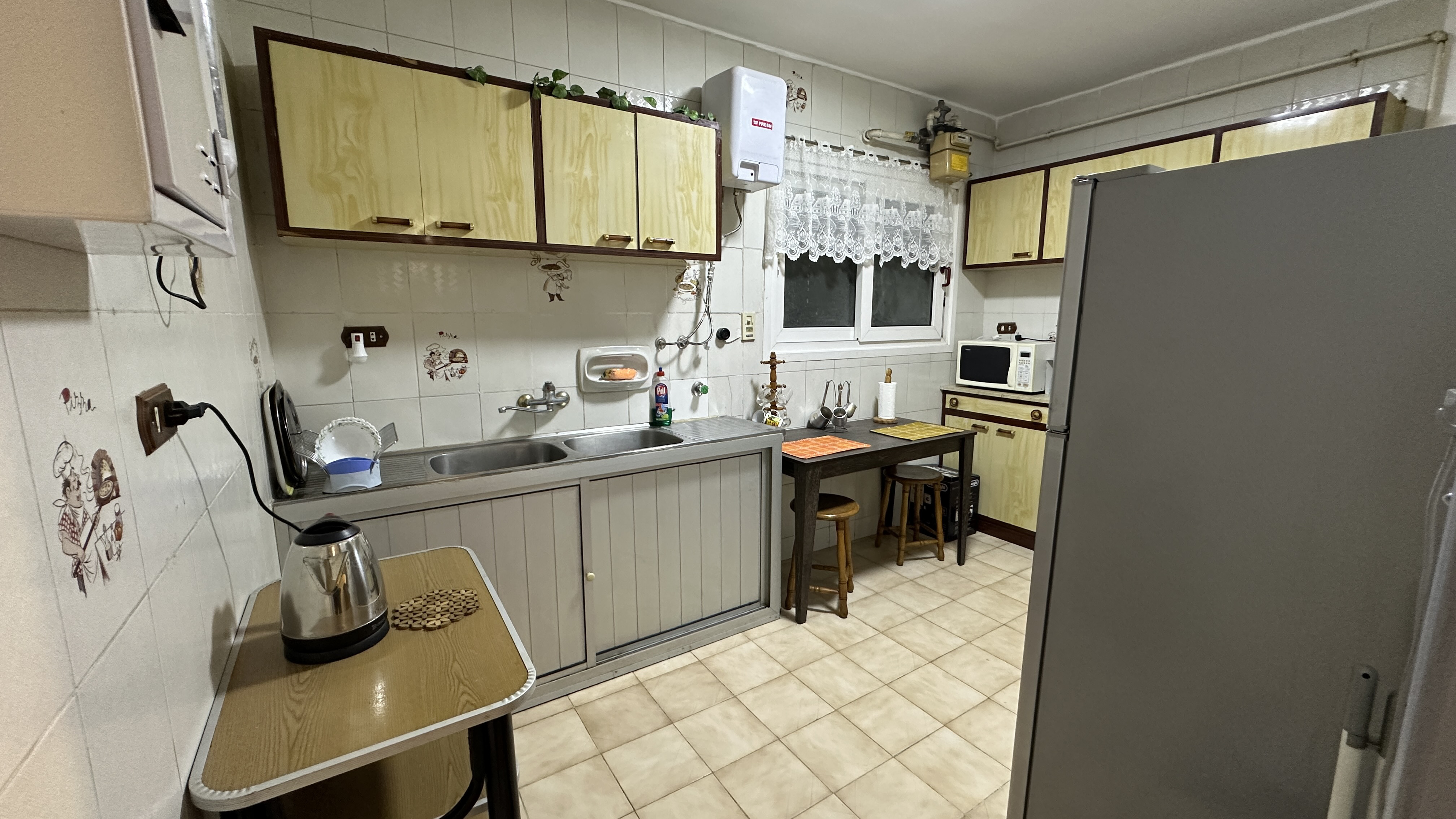 System.Collections.Generic.List`1[BluePillow.Application.SearchEngine.Dto.PhotoDto]?.ElementAt(2)?.Caption