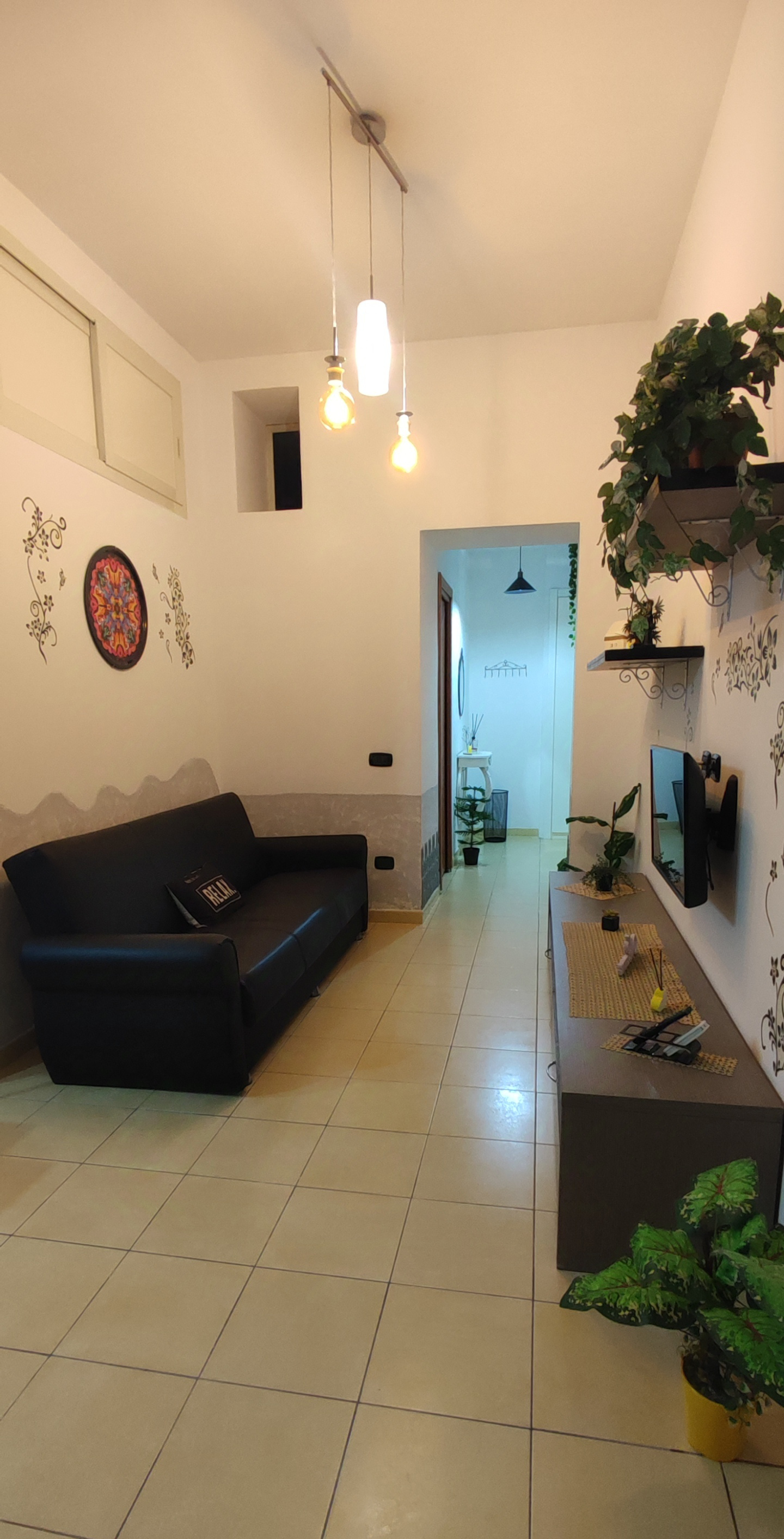 System.Collections.Generic.List`1[BluePillow.Application.SearchEngine.Dto.PhotoDto]?.ElementAt(2)?.Caption