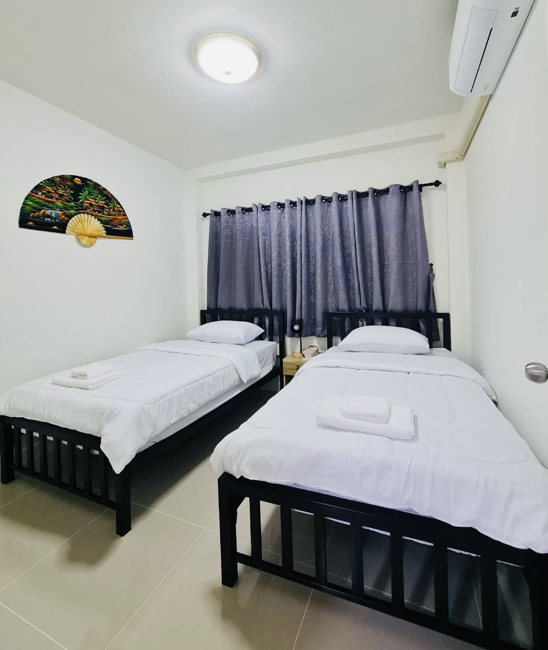 System.Collections.Generic.List`1[BluePillow.Application.SearchEngine.Dto.PhotoDto]?.ElementAt(2)?.Caption