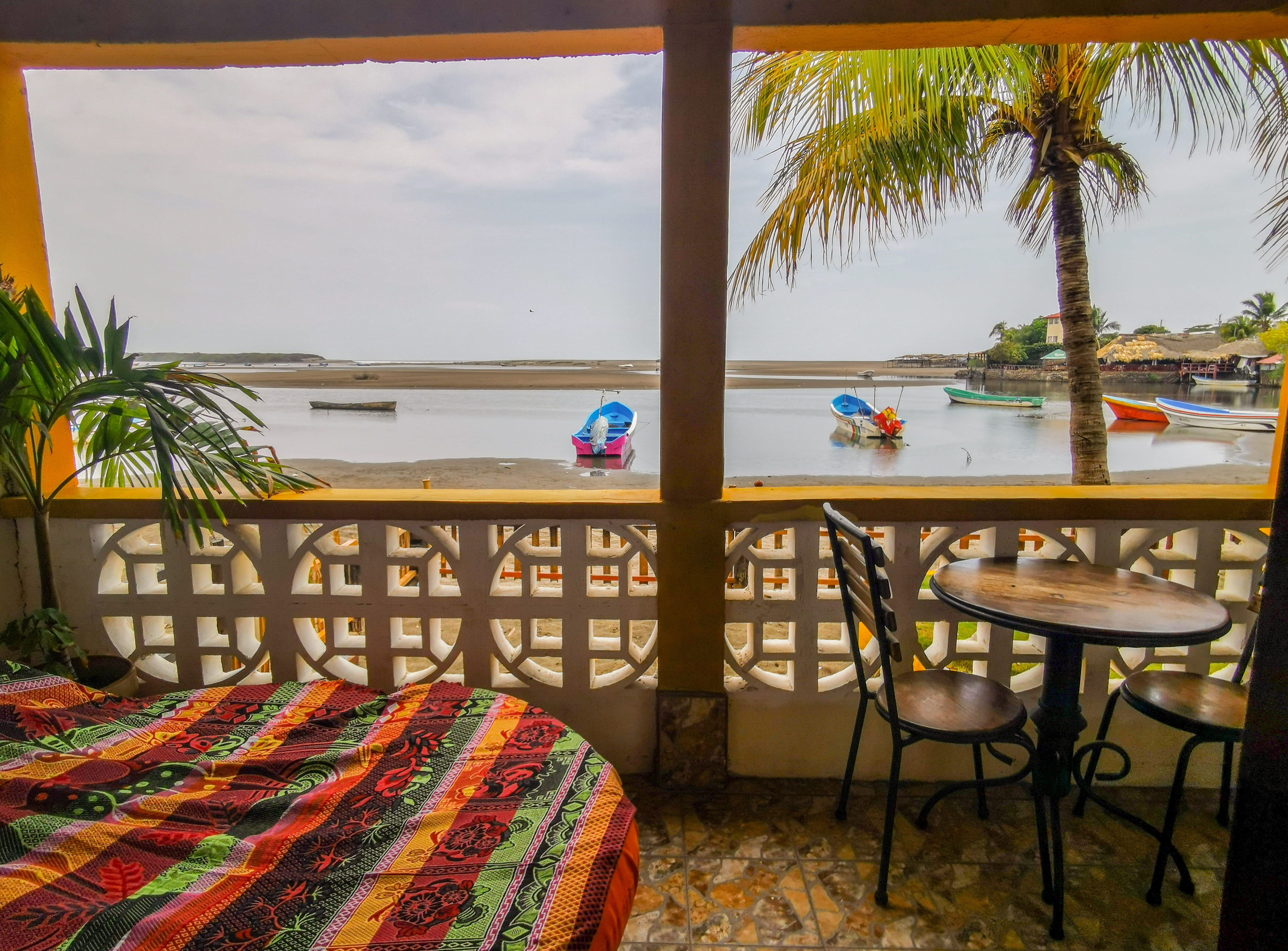 System.Collections.Generic.List`1[BluePillow.Application.SearchEngine.Dto.PhotoDto]?.ElementAt(0)?.Caption