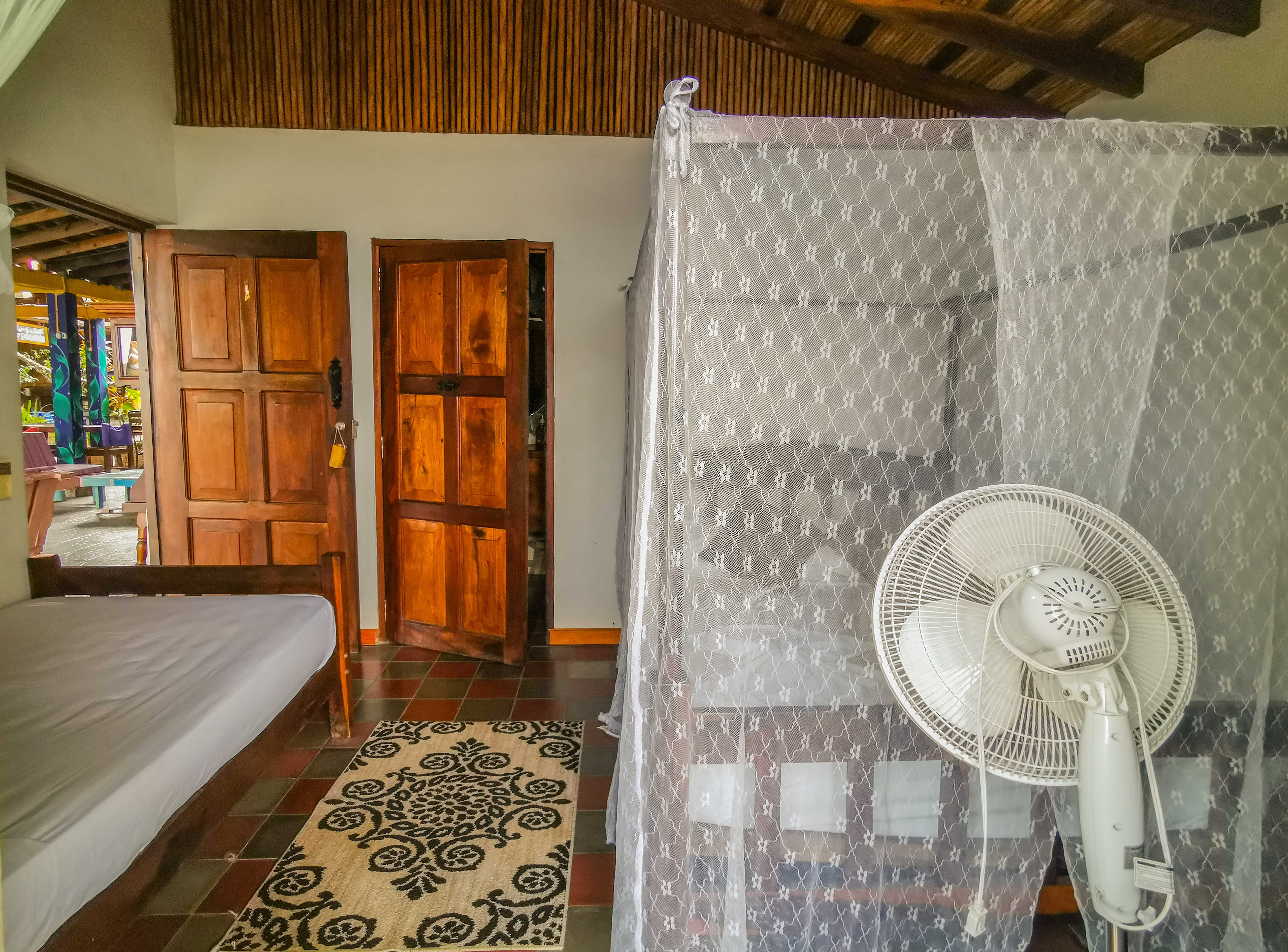 System.Collections.Generic.List`1[BluePillow.Application.SearchEngine.Dto.PhotoDto]?.ElementAt(1)?.Caption