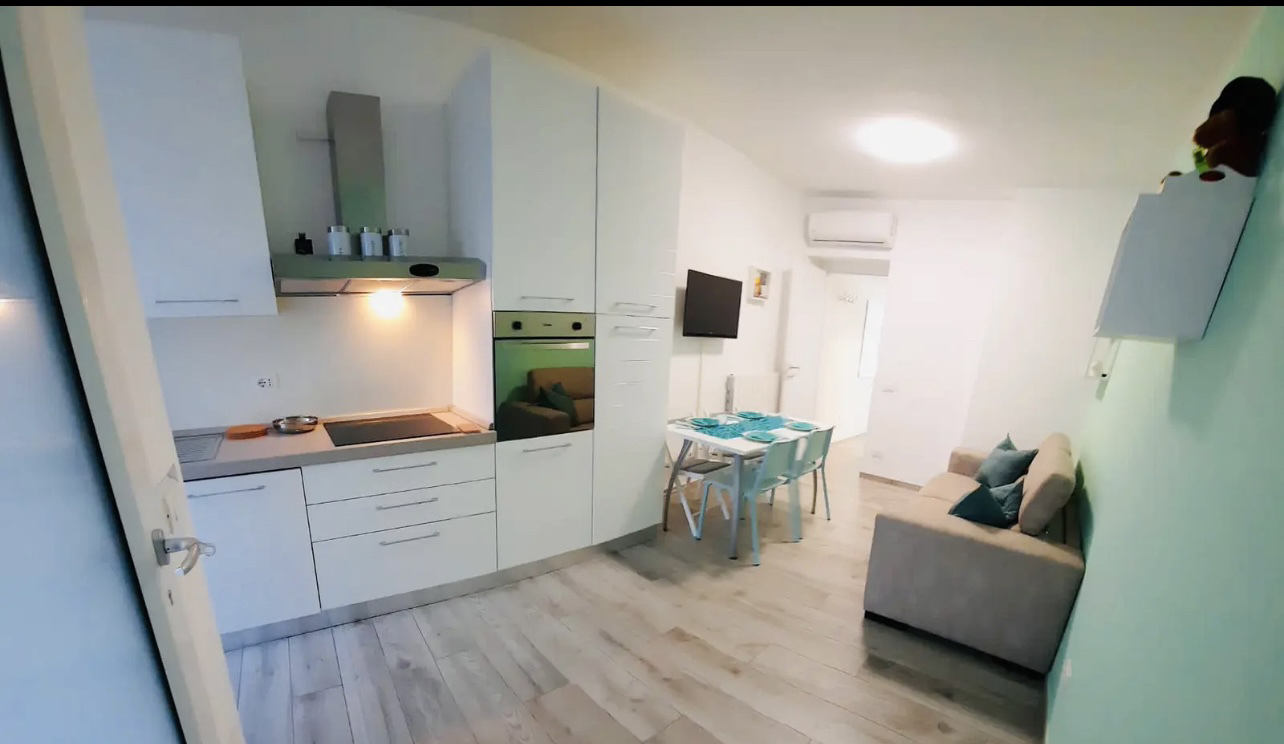 System.Collections.Generic.List`1[BluePillow.Application.SearchEngine.Dto.PhotoDto]?.ElementAt(1)?.Caption