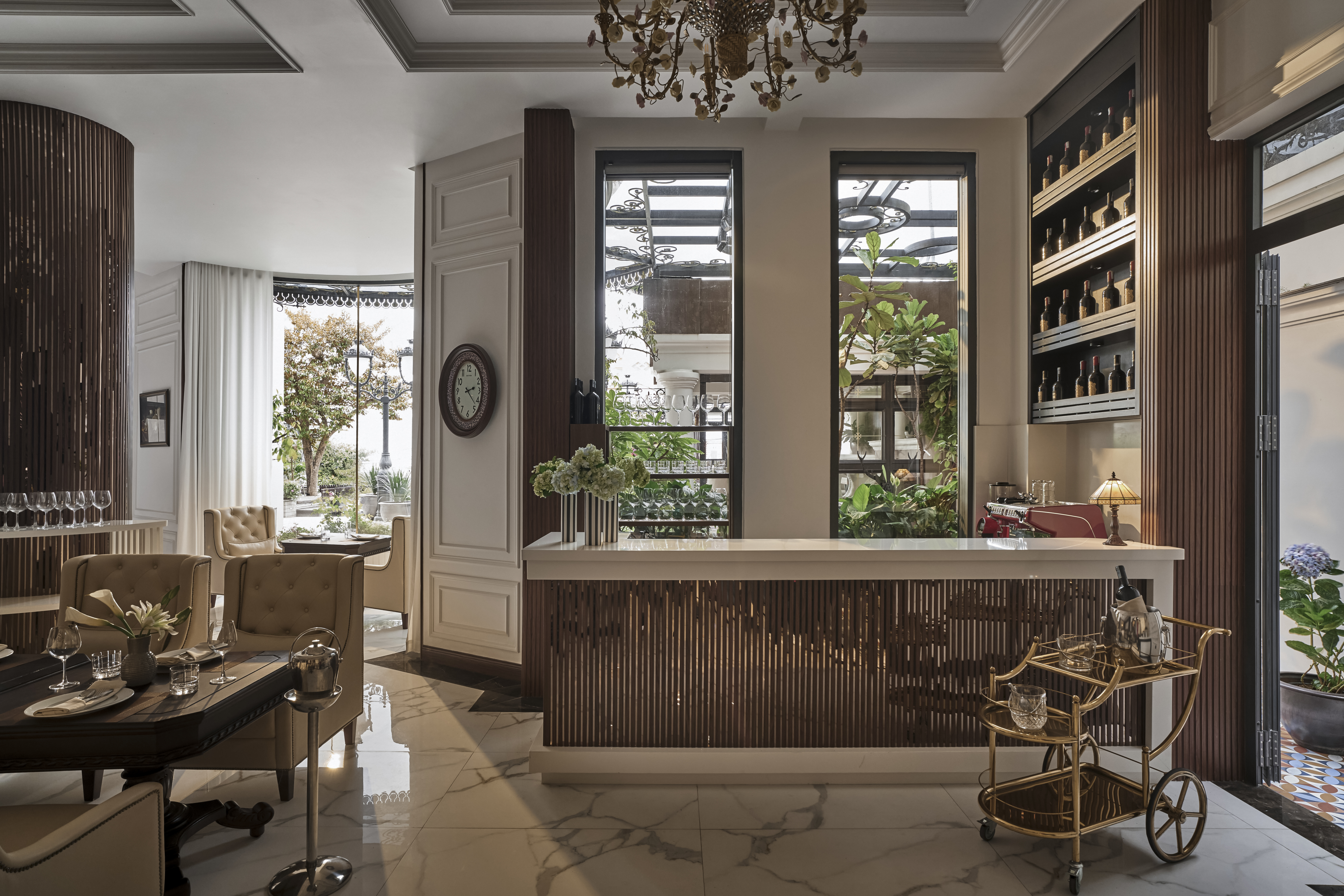 System.Collections.Generic.List`1[BluePillow.Application.SearchEngine.Dto.PhotoDto]?.ElementAt(2)?.Caption