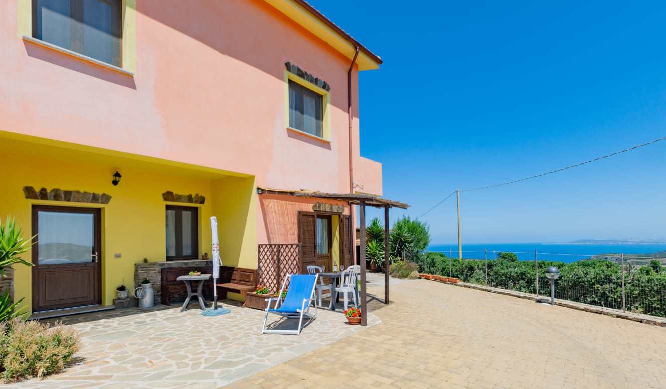 System.Collections.Generic.List`1[BluePillow.Application.SearchEngine.Dto.PhotoDto]?.ElementAt(1)?.Caption