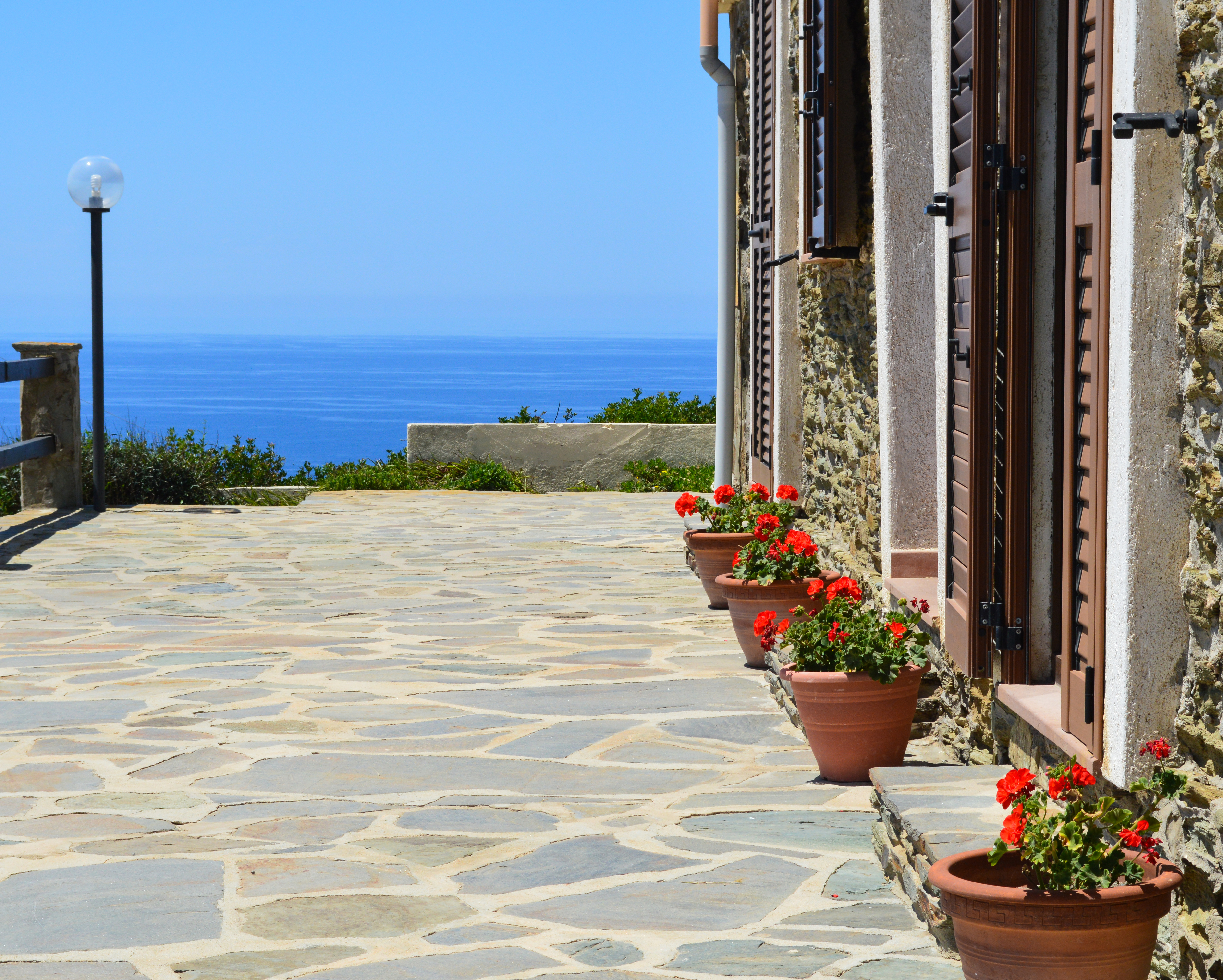 System.Collections.Generic.List`1[BluePillow.Application.SearchEngine.Dto.PhotoDto]?.ElementAt(3)?.Caption