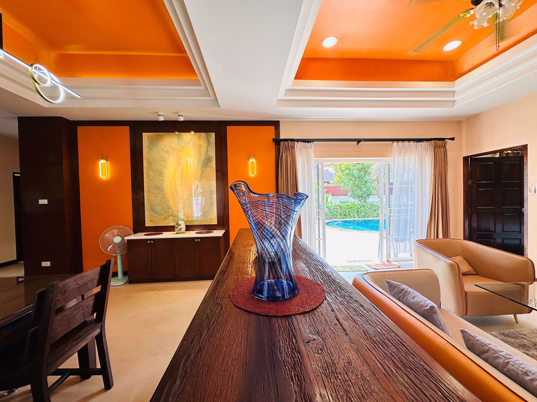 System.Collections.Generic.List`1[BluePillow.Application.SearchEngine.Dto.PhotoDto]?.ElementAt(3)?.Caption