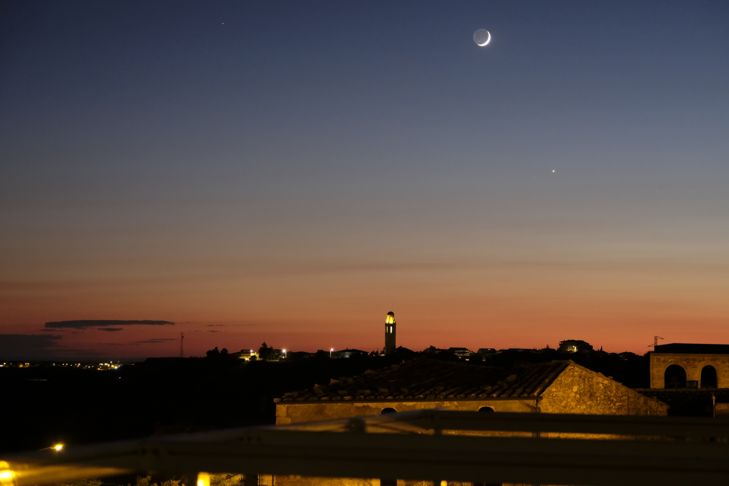 System.Collections.Generic.List`1[BluePillow.Application.SearchEngine.Dto.PhotoDto]?.ElementAt(0)?.Caption