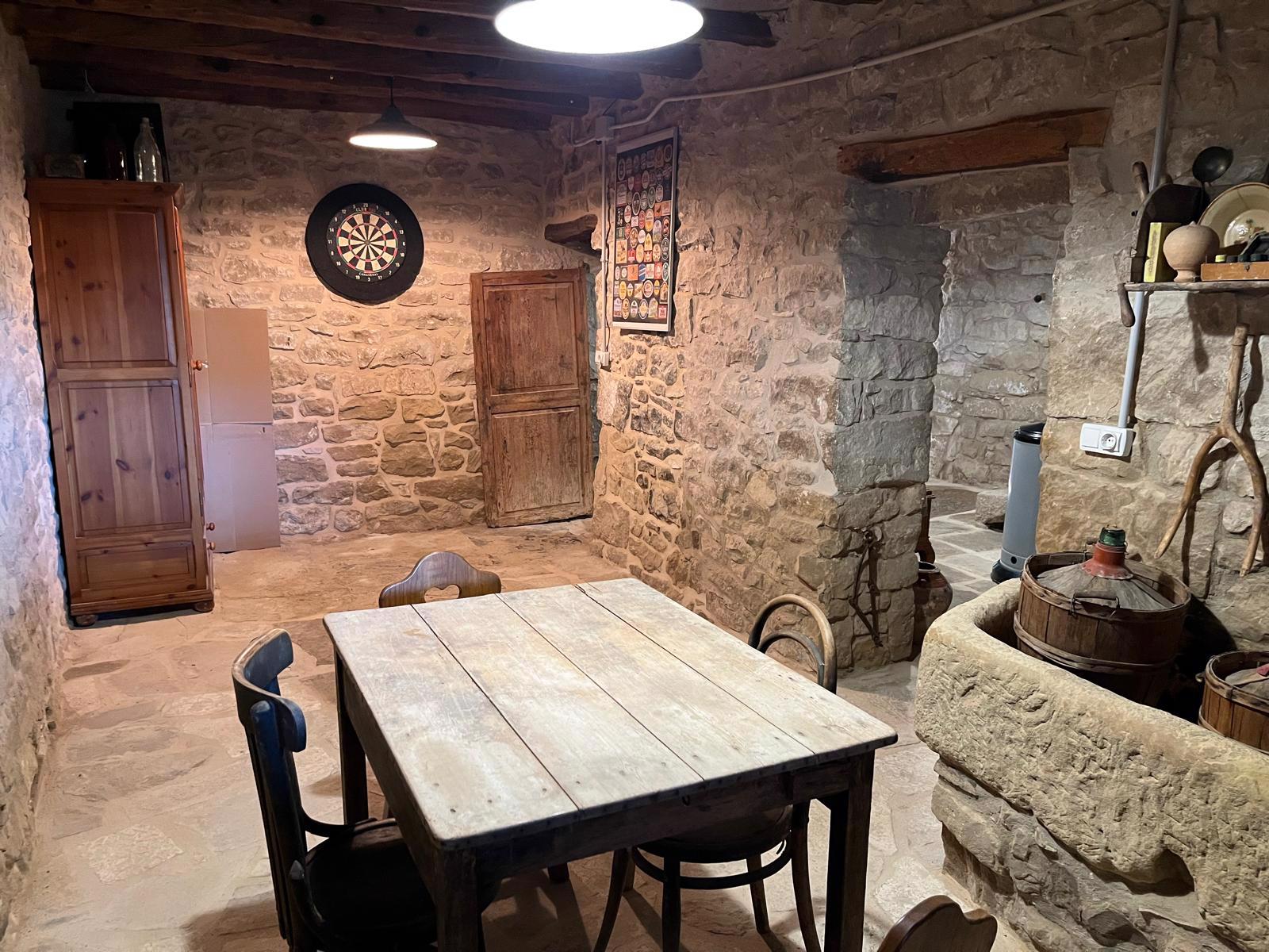 System.Collections.Generic.List`1[BluePillow.Application.SearchEngine.Dto.PhotoDto]?.ElementAt(2)?.Caption