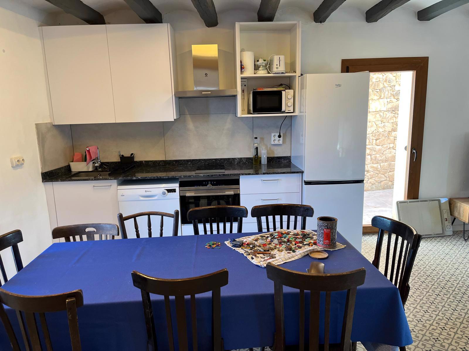 System.Collections.Generic.List`1[BluePillow.Application.SearchEngine.Dto.PhotoDto]?.ElementAt(3)?.Caption