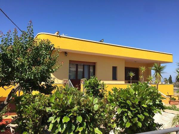 System.Collections.Generic.List`1[BluePillow.Application.SearchEngine.Dto.PhotoDto]?.ElementAt(0)?.Caption