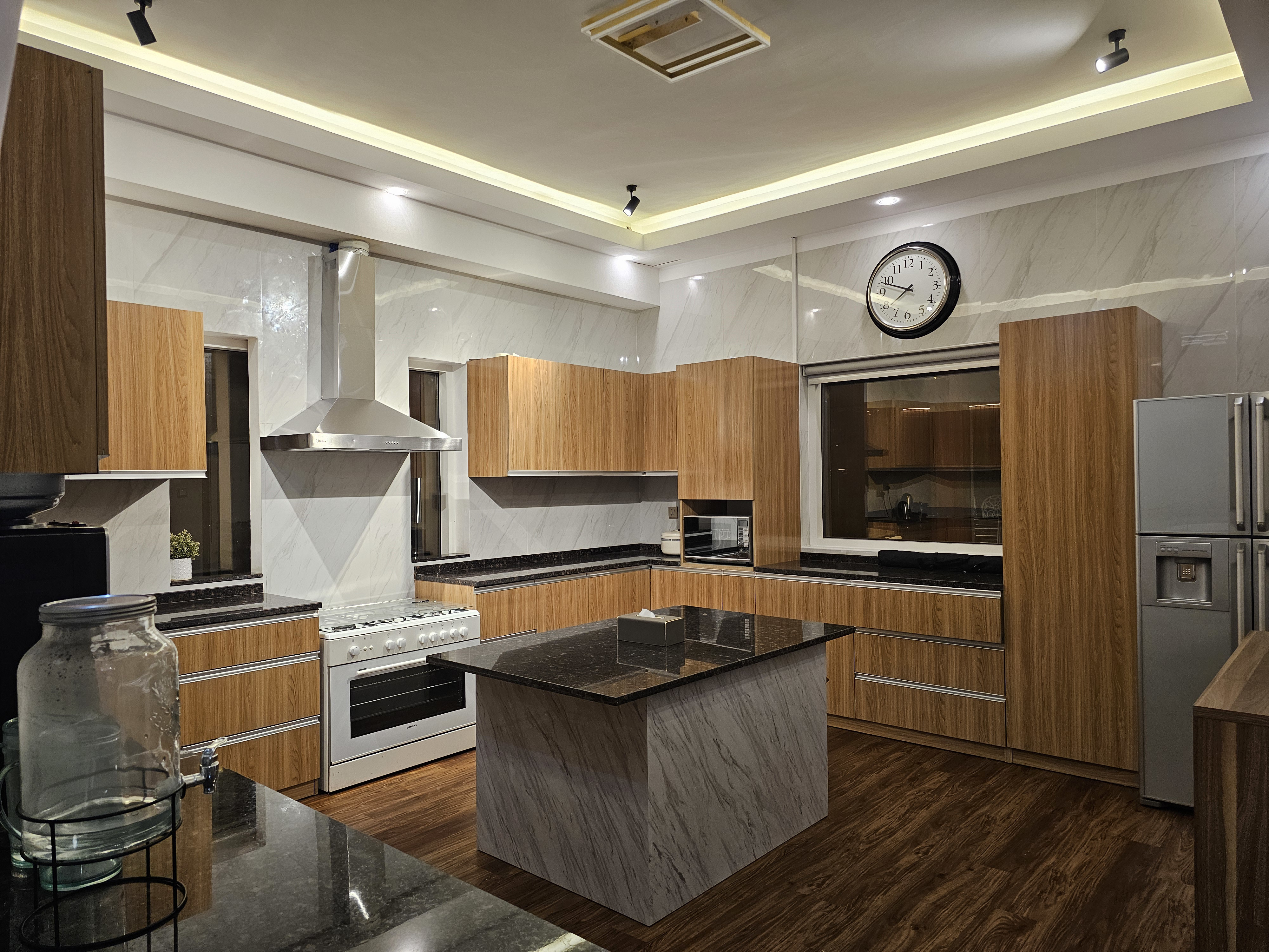 System.Collections.Generic.List`1[BluePillow.Application.SearchEngine.Dto.PhotoDto]?.ElementAt(1)?.Caption