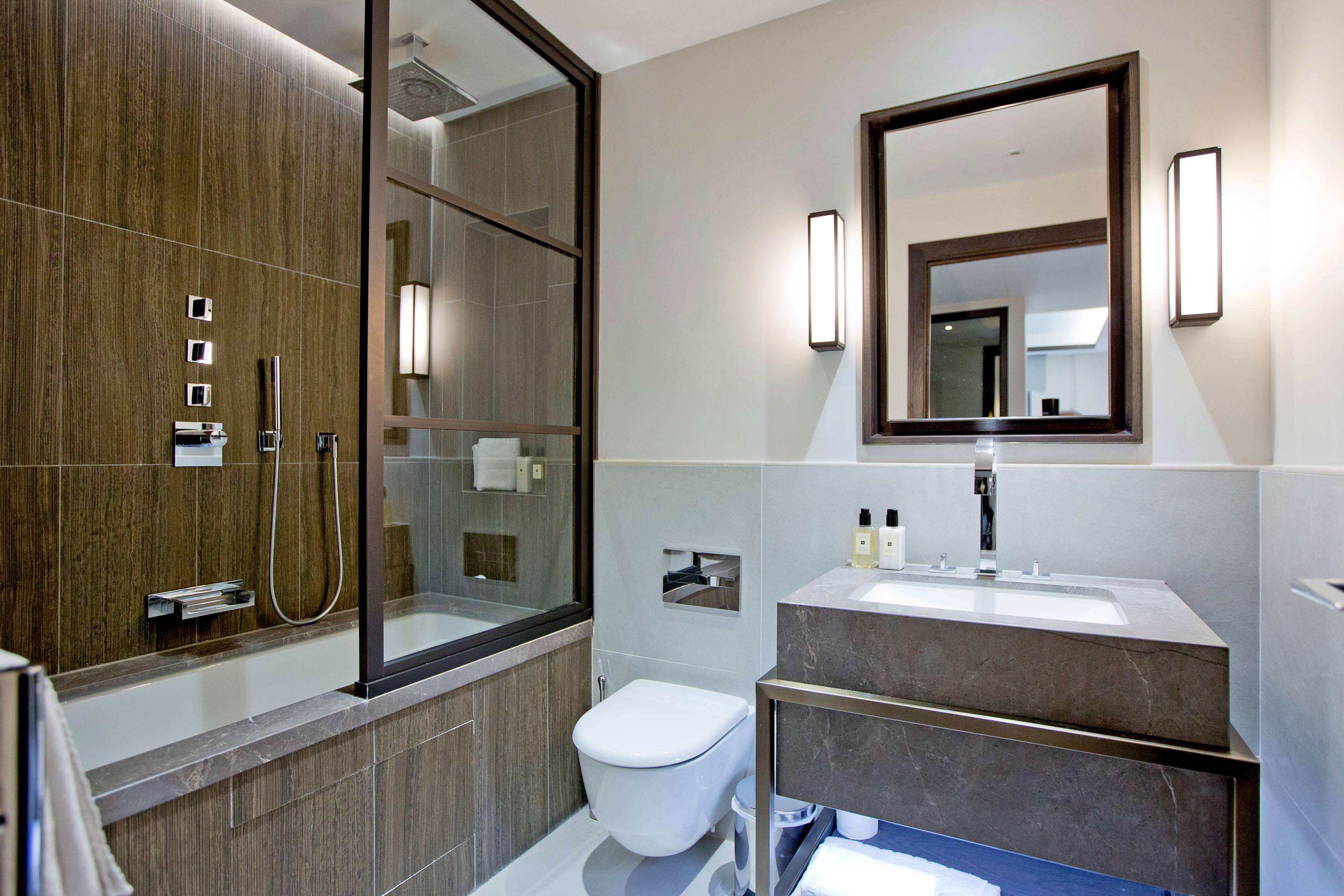 System.Collections.Generic.List`1[BluePillow.Application.SearchEngine.Dto.PhotoDto]?.ElementAt(2)?.Caption