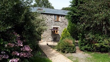 System.Collections.Generic.List`1[BluePillow.Application.SearchEngine.Dto.PhotoDto]?.ElementAt(2)?.Caption