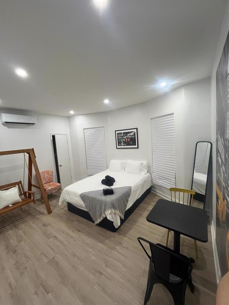 System.Collections.Generic.List`1[BluePillow.Application.SearchEngine.Dto.PhotoDto]?.ElementAt(1)?.Caption