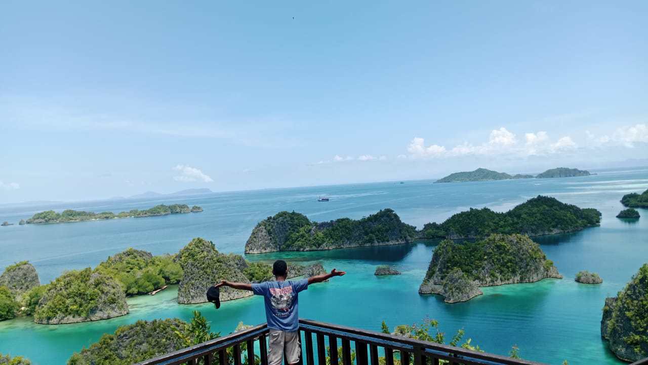 System.Collections.Generic.List`1[BluePillow.Application.SearchEngine.Dto.PhotoDto]?.ElementAt(2)?.Caption