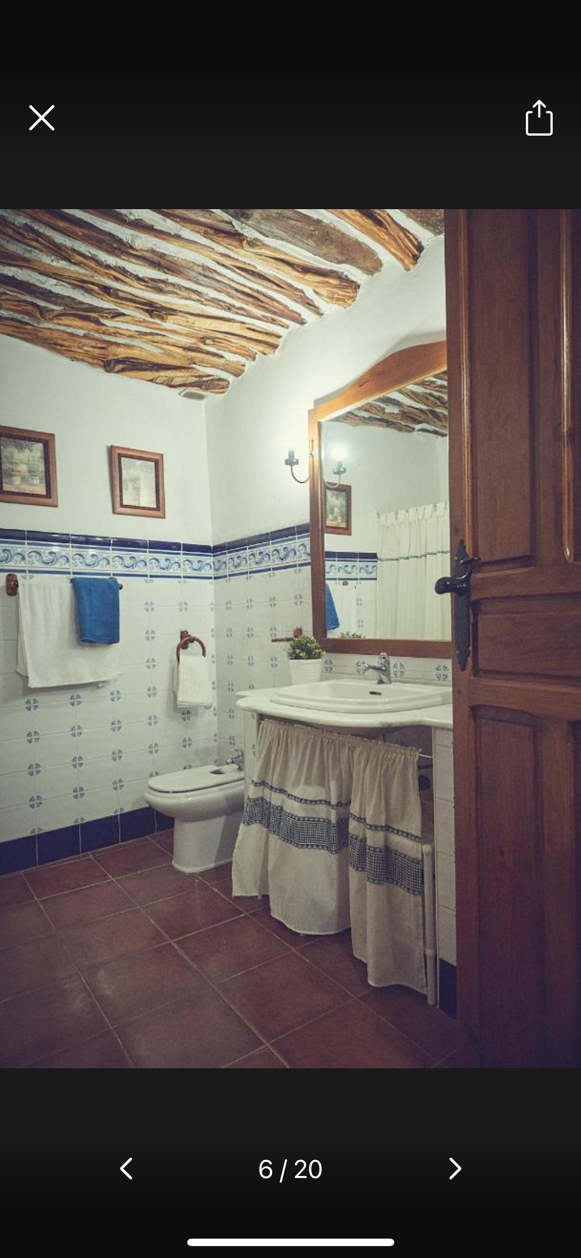 System.Collections.Generic.List`1[BluePillow.Application.SearchEngine.Dto.PhotoDto]?.ElementAt(1)?.Caption