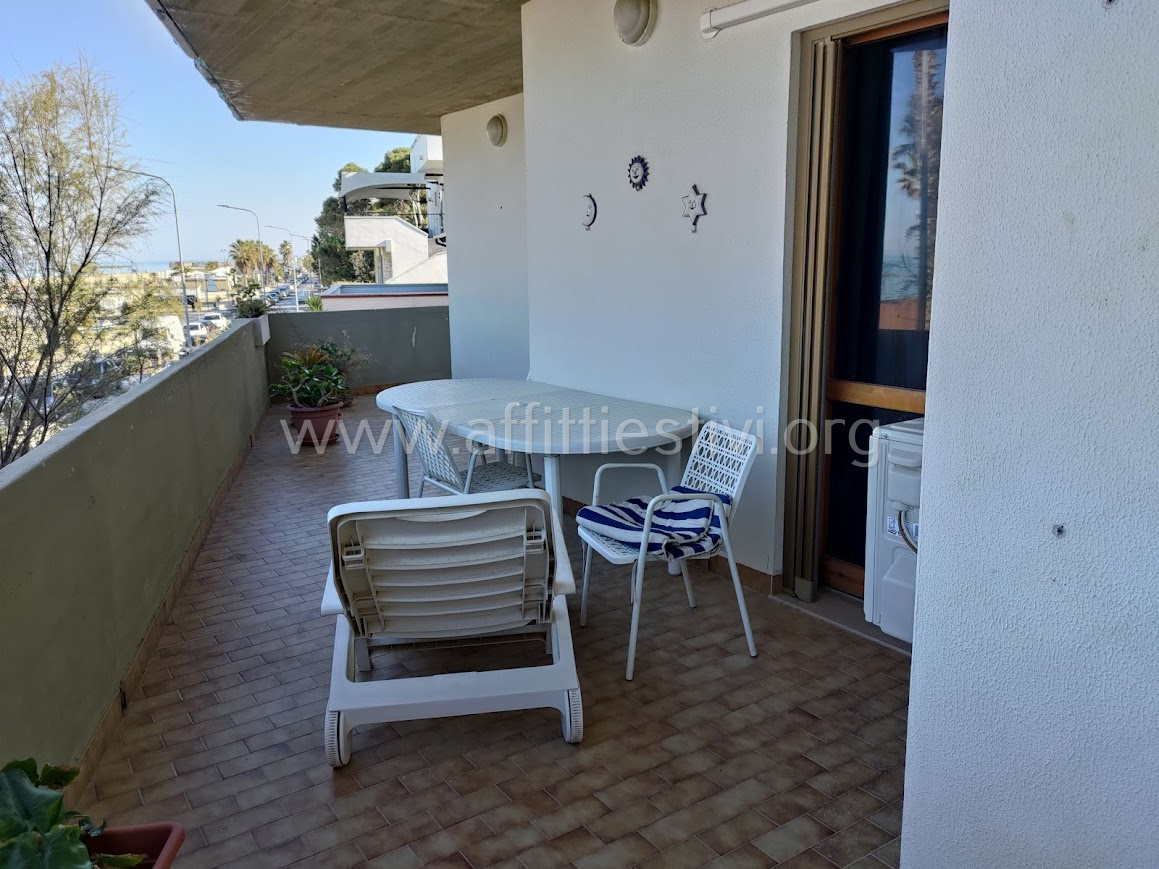 System.Collections.Generic.List`1[BluePillow.Application.SearchEngine.Dto.PhotoDto]?.ElementAt(1)?.Caption