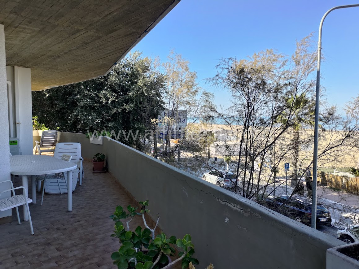 System.Collections.Generic.List`1[BluePillow.Application.SearchEngine.Dto.PhotoDto]?.ElementAt(3)?.Caption