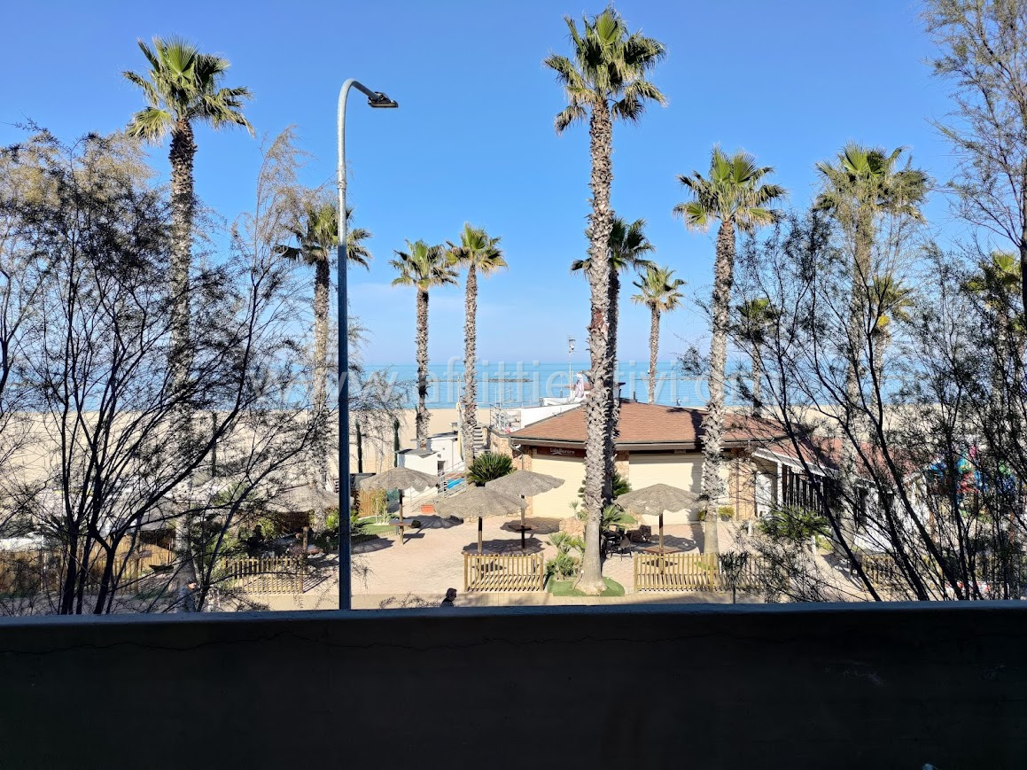 System.Collections.Generic.List`1[BluePillow.Application.SearchEngine.Dto.PhotoDto]?.ElementAt(0)?.Caption