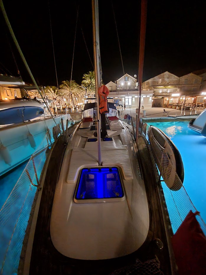 System.Collections.Generic.List`1[BluePillow.Application.SearchEngine.Dto.PhotoDto]?.ElementAt(1)?.Caption