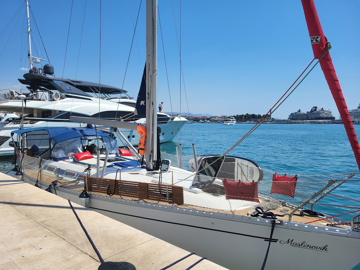 System.Collections.Generic.List`1[BluePillow.Application.SearchEngine.Dto.PhotoDto]?.ElementAt(2)?.Caption