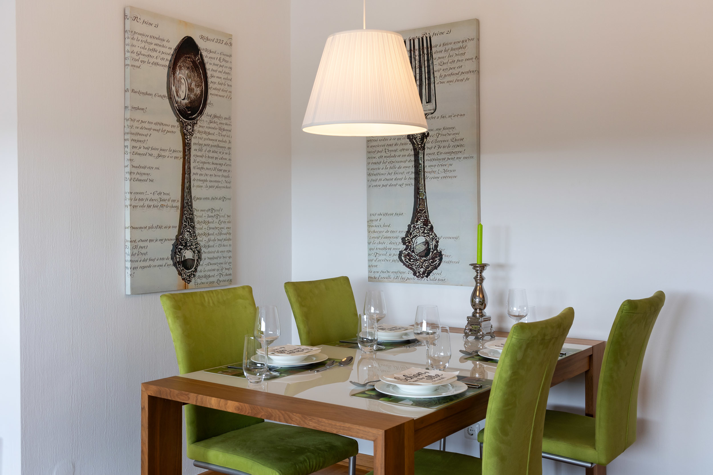 System.Collections.Generic.List`1[BluePillow.Application.SearchEngine.Dto.PhotoDto]?.ElementAt(3)?.Caption