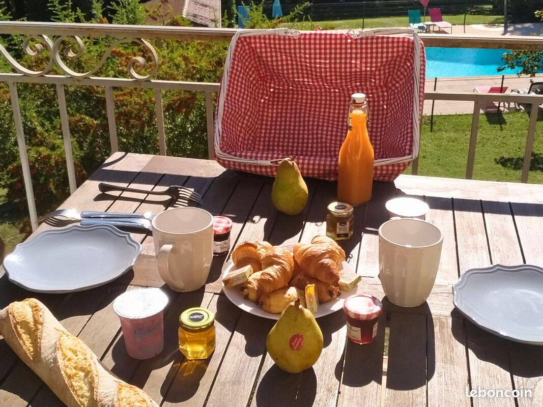 System.Collections.Generic.List`1[BluePillow.Application.SearchEngine.Dto.PhotoDto]?.ElementAt(1)?.Caption