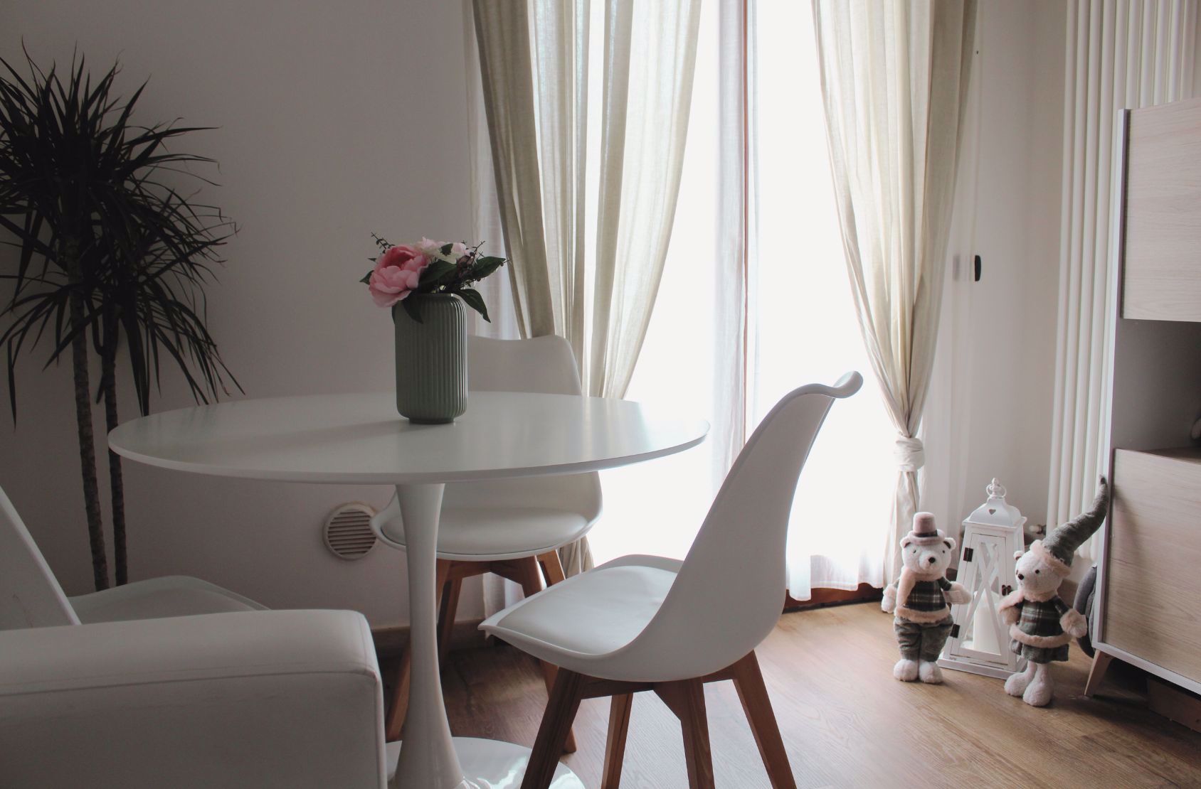 System.Collections.Generic.List`1[BluePillow.Application.SearchEngine.Dto.PhotoDto]?.ElementAt(1)?.Caption