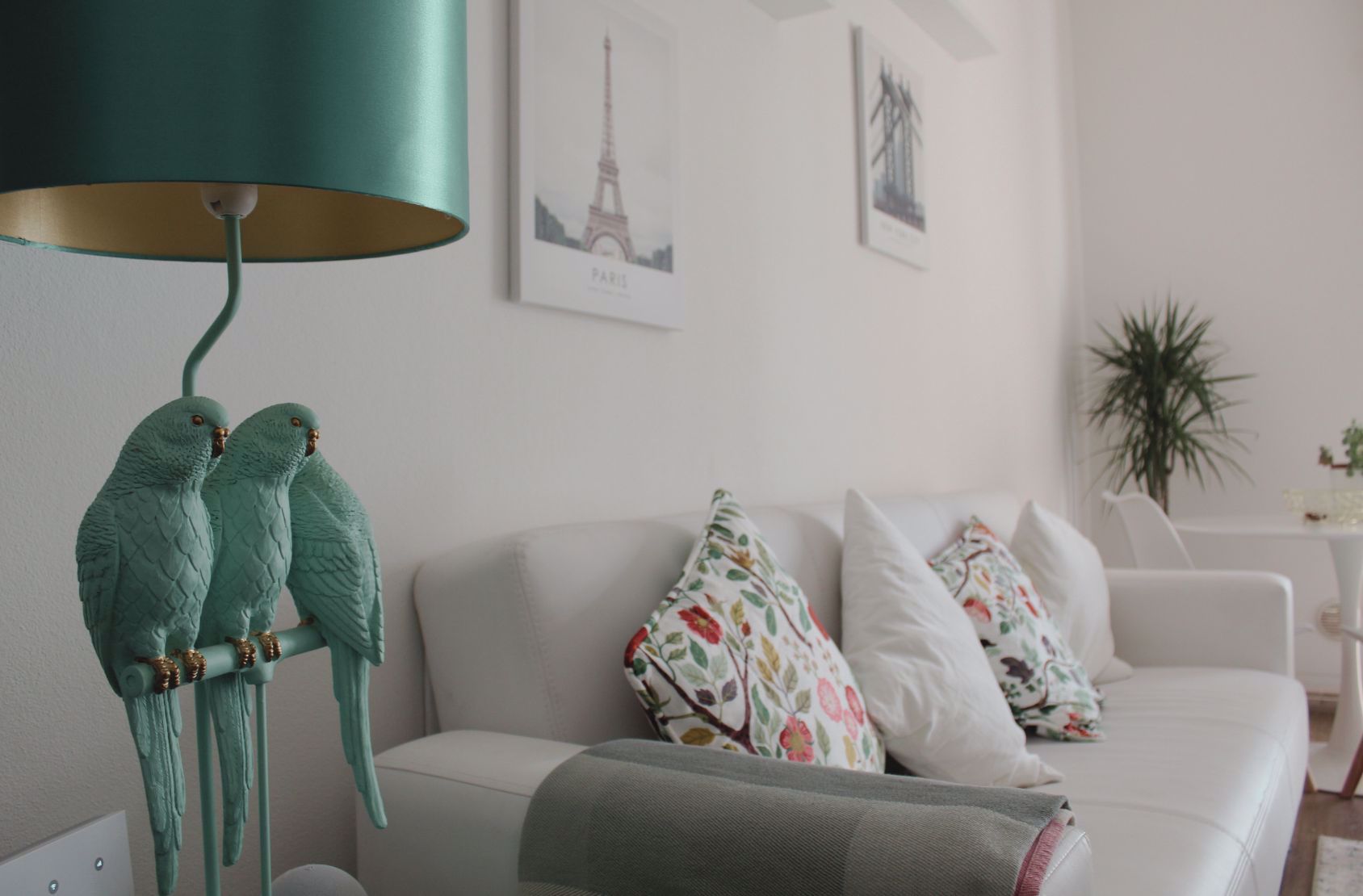 System.Collections.Generic.List`1[BluePillow.Application.SearchEngine.Dto.PhotoDto]?.ElementAt(2)?.Caption