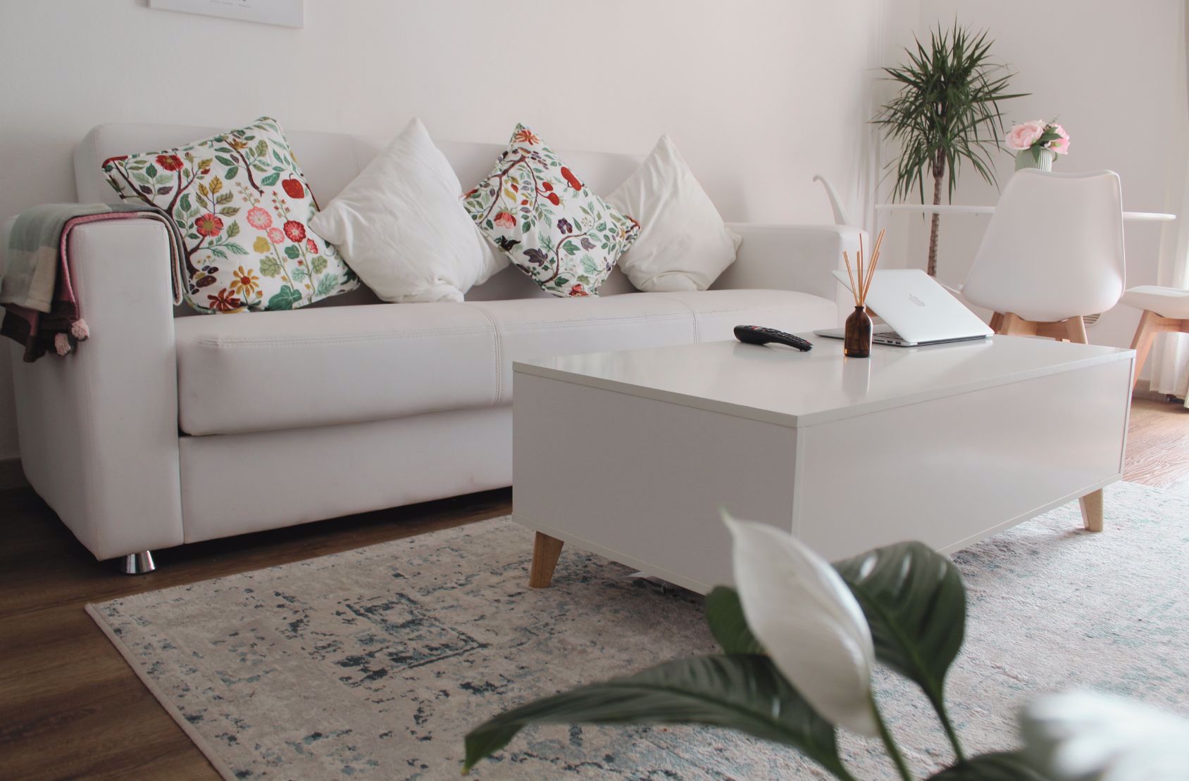 System.Collections.Generic.List`1[BluePillow.Application.SearchEngine.Dto.PhotoDto]?.ElementAt(3)?.Caption