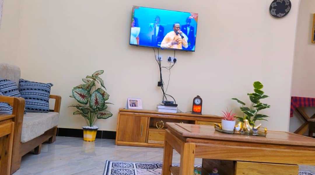 System.Collections.Generic.List`1[BluePillow.Application.SearchEngine.Dto.PhotoDto]?.ElementAt(2)?.Caption