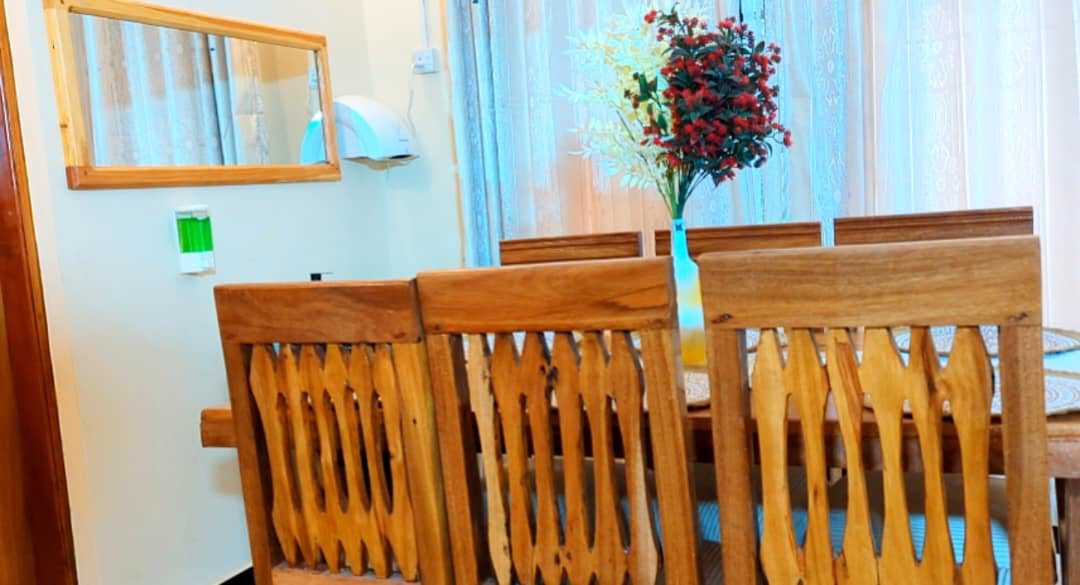 System.Collections.Generic.List`1[BluePillow.Application.SearchEngine.Dto.PhotoDto]?.ElementAt(3)?.Caption