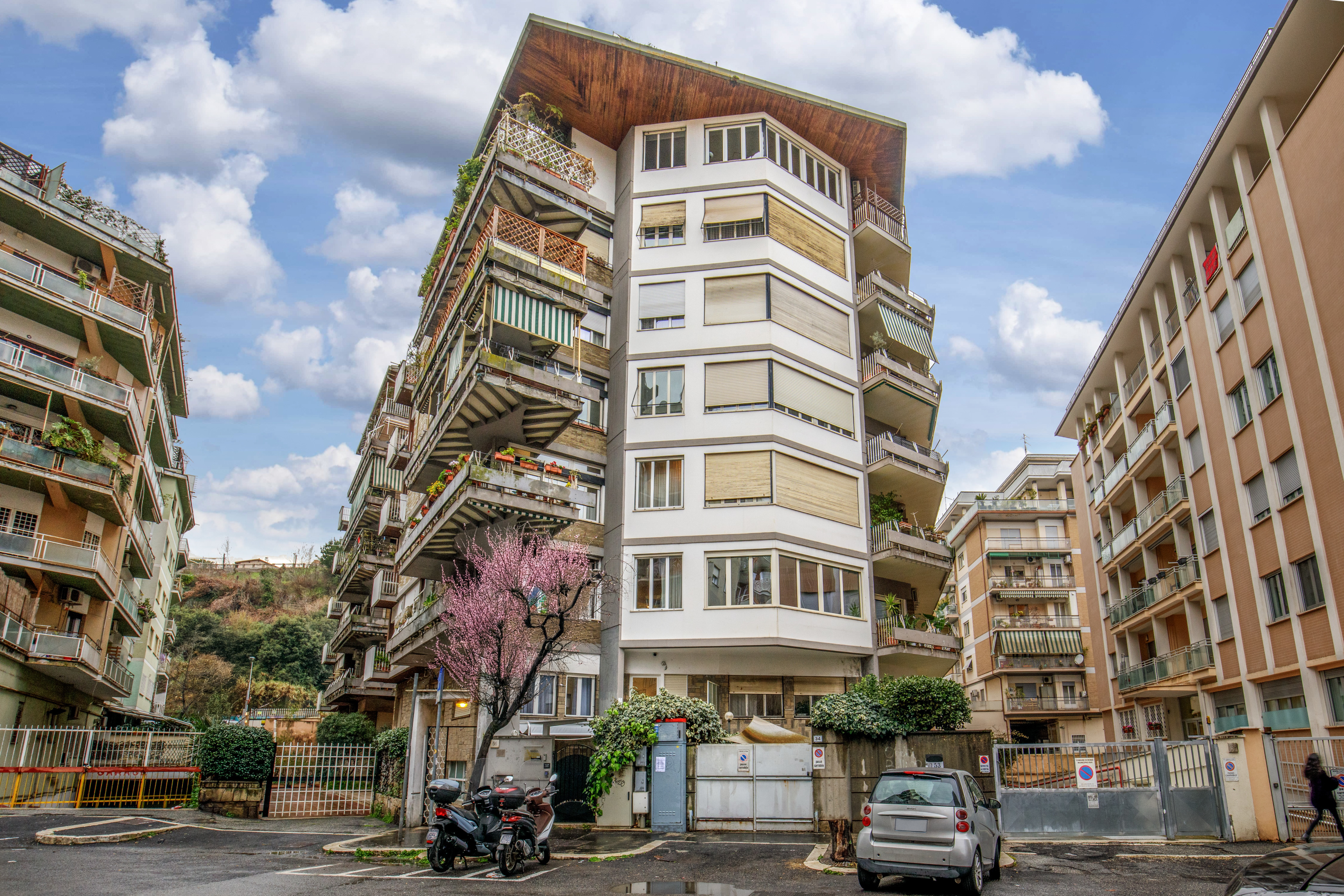 System.Collections.Generic.List`1[BluePillow.Application.SearchEngine.Dto.PhotoDto]?.ElementAt(1)?.Caption