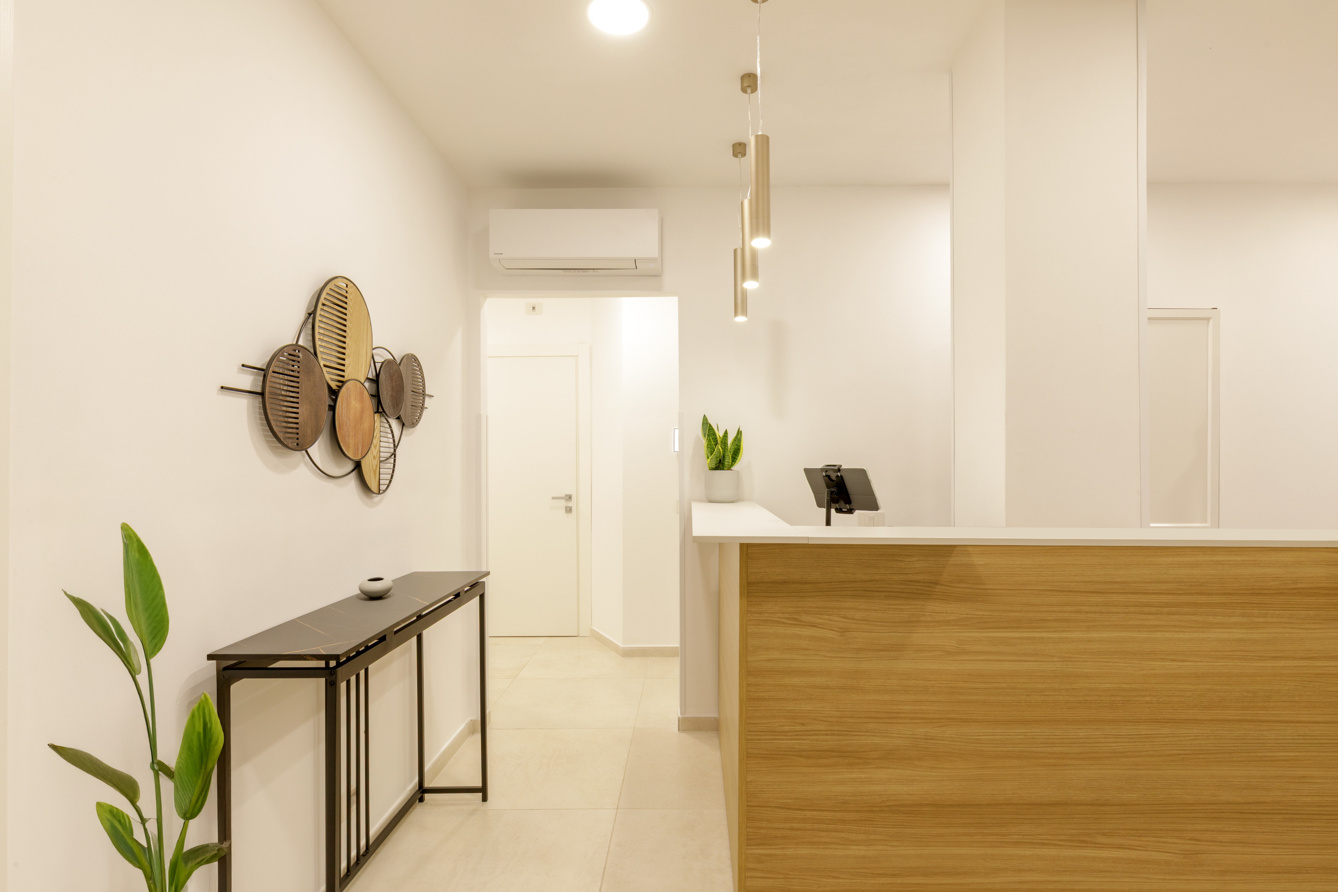 System.Collections.Generic.List`1[BluePillow.Application.SearchEngine.Dto.PhotoDto]?.ElementAt(2)?.Caption