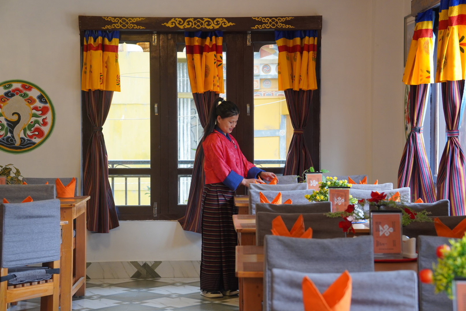 System.Collections.Generic.List`1[BluePillow.Application.SearchEngine.Dto.PhotoDto]?.ElementAt(2)?.Caption