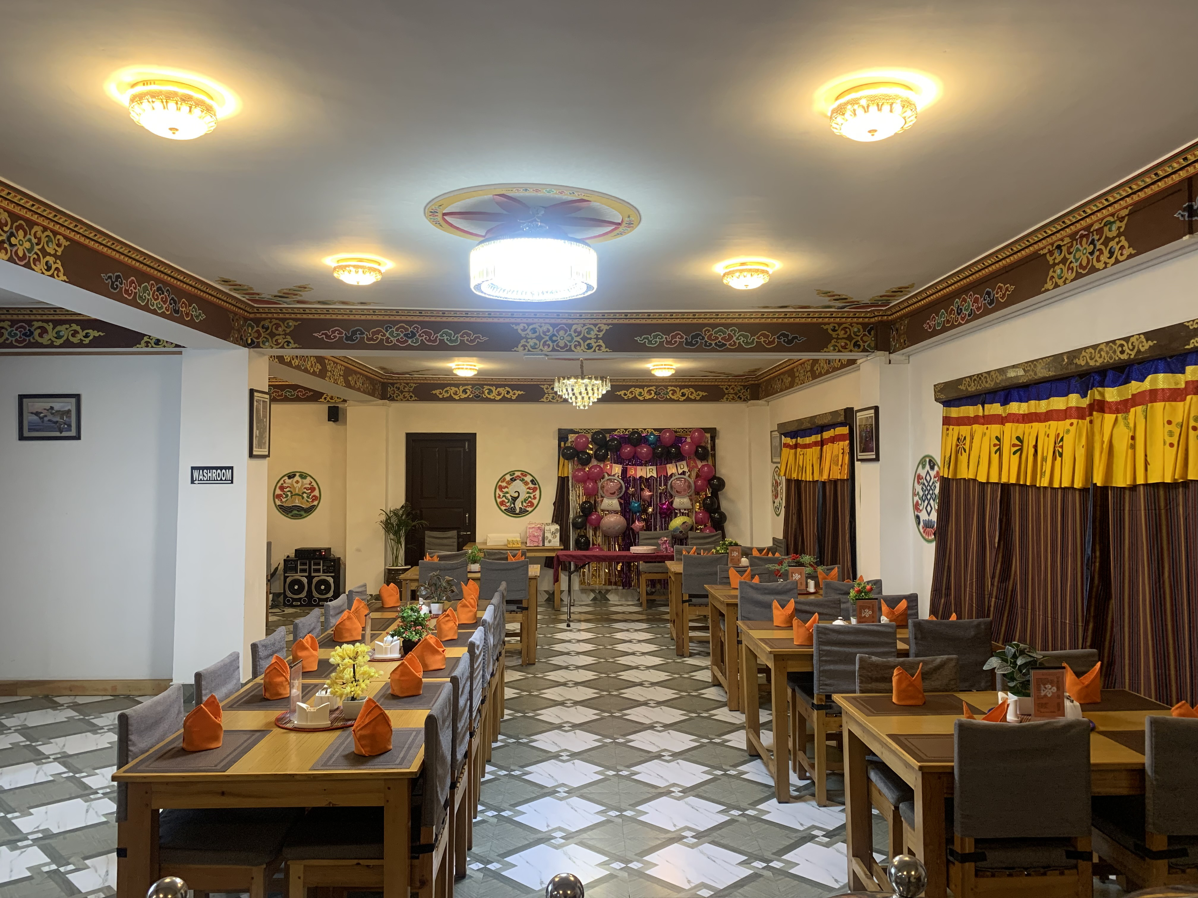 System.Collections.Generic.List`1[BluePillow.Application.SearchEngine.Dto.PhotoDto]?.ElementAt(3)?.Caption