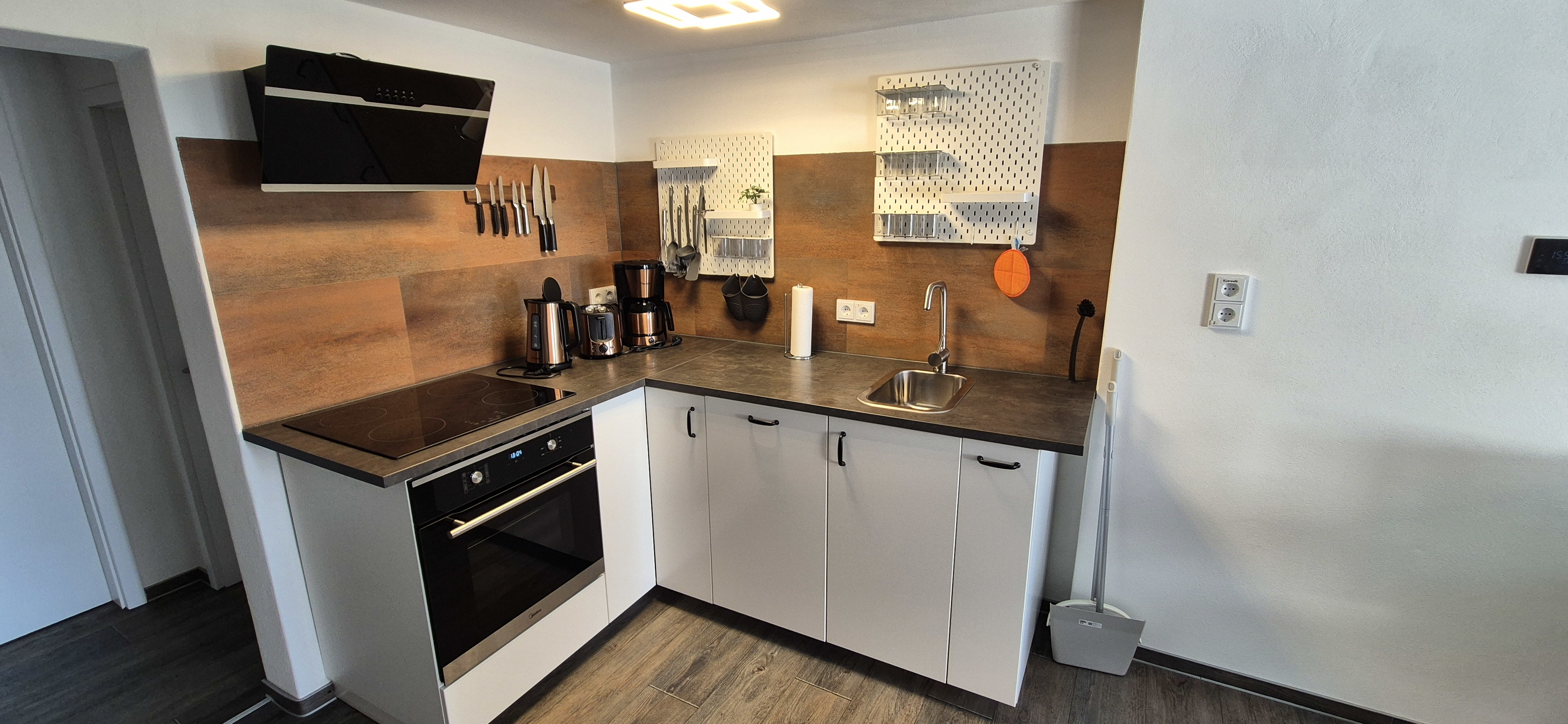 System.Collections.Generic.List`1[BluePillow.Application.SearchEngine.Dto.PhotoDto]?.ElementAt(2)?.Caption