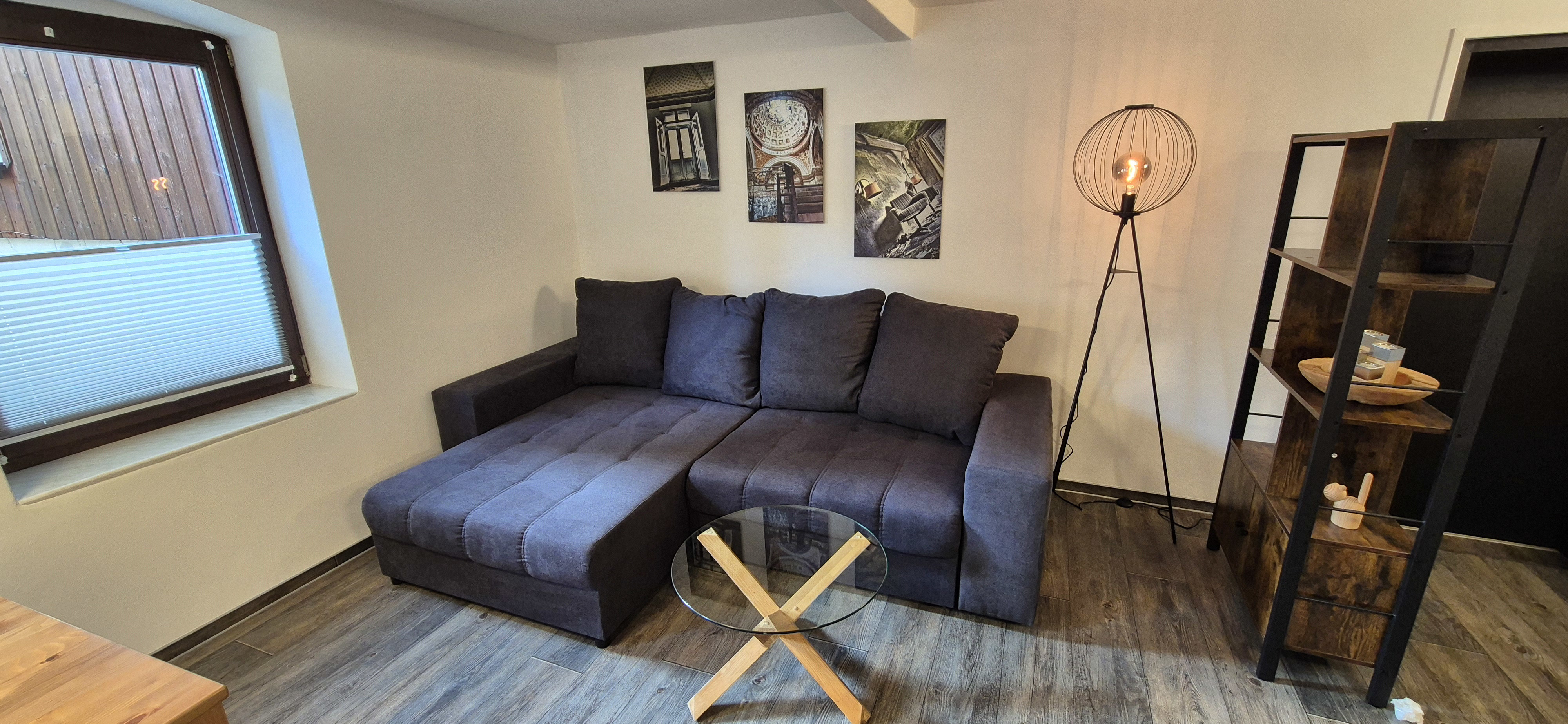 System.Collections.Generic.List`1[BluePillow.Application.SearchEngine.Dto.PhotoDto]?.ElementAt(0)?.Caption