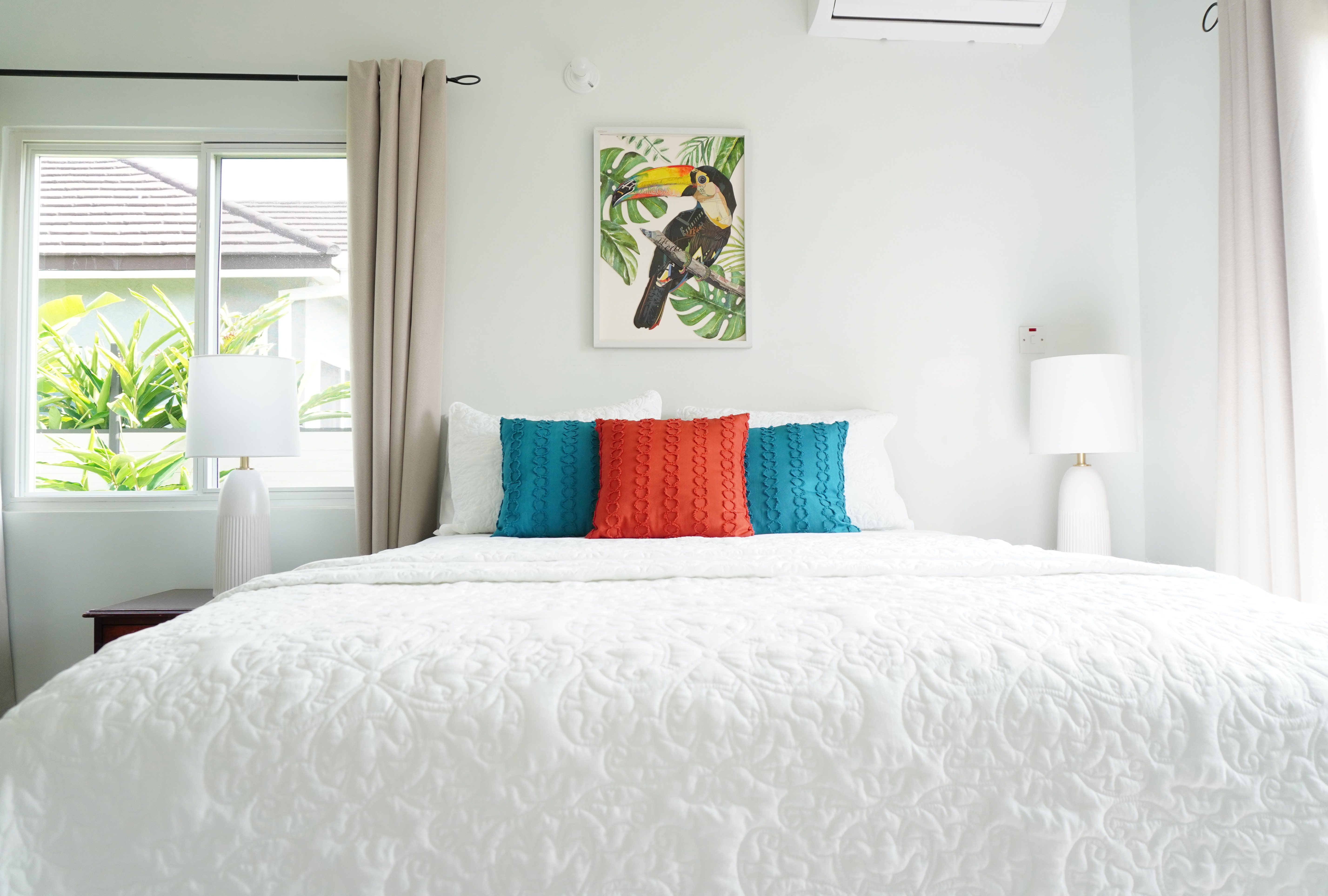 System.Collections.Generic.List`1[BluePillow.Application.SearchEngine.Dto.PhotoDto]?.ElementAt(0)?.Caption