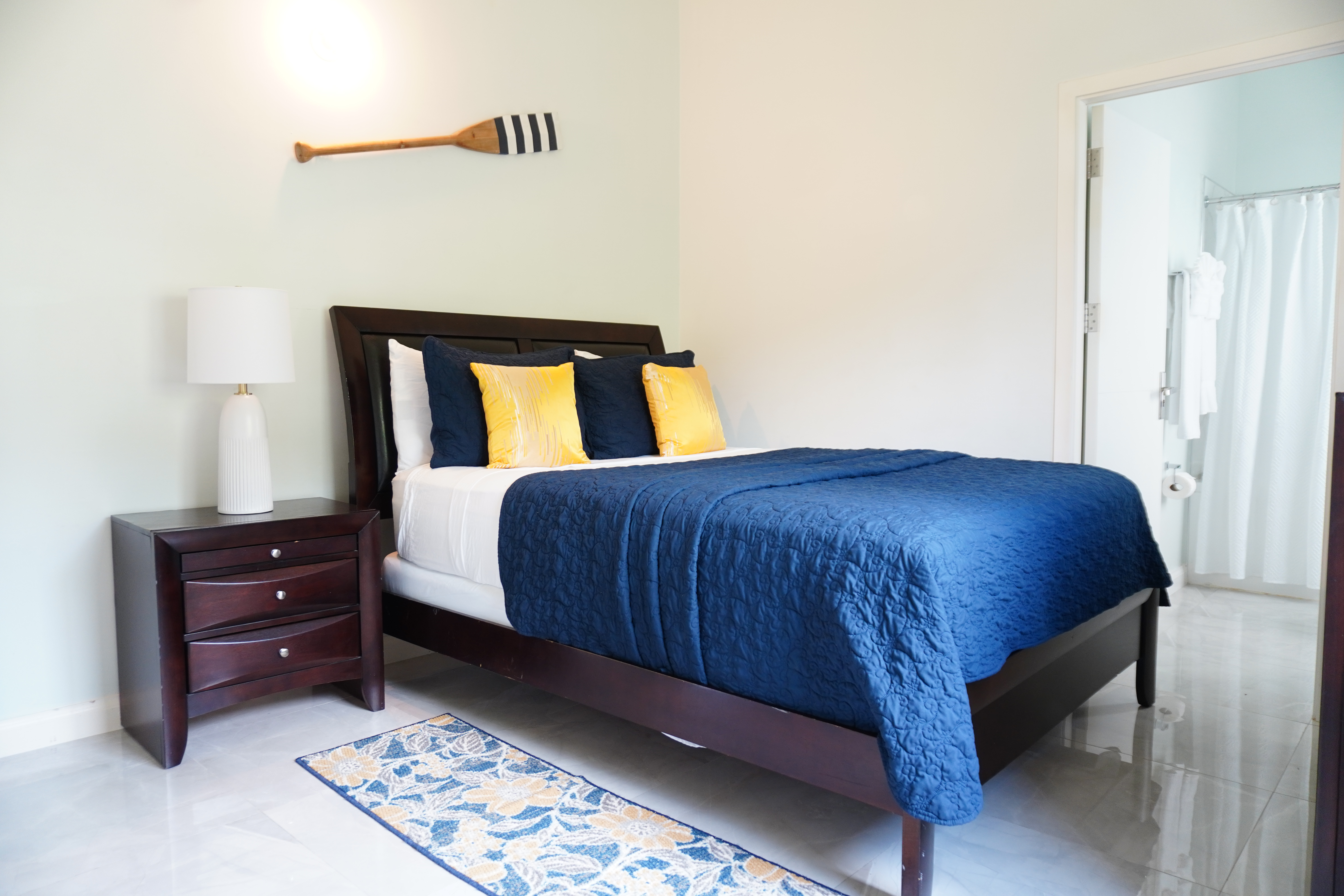 System.Collections.Generic.List`1[BluePillow.Application.SearchEngine.Dto.PhotoDto]?.ElementAt(3)?.Caption