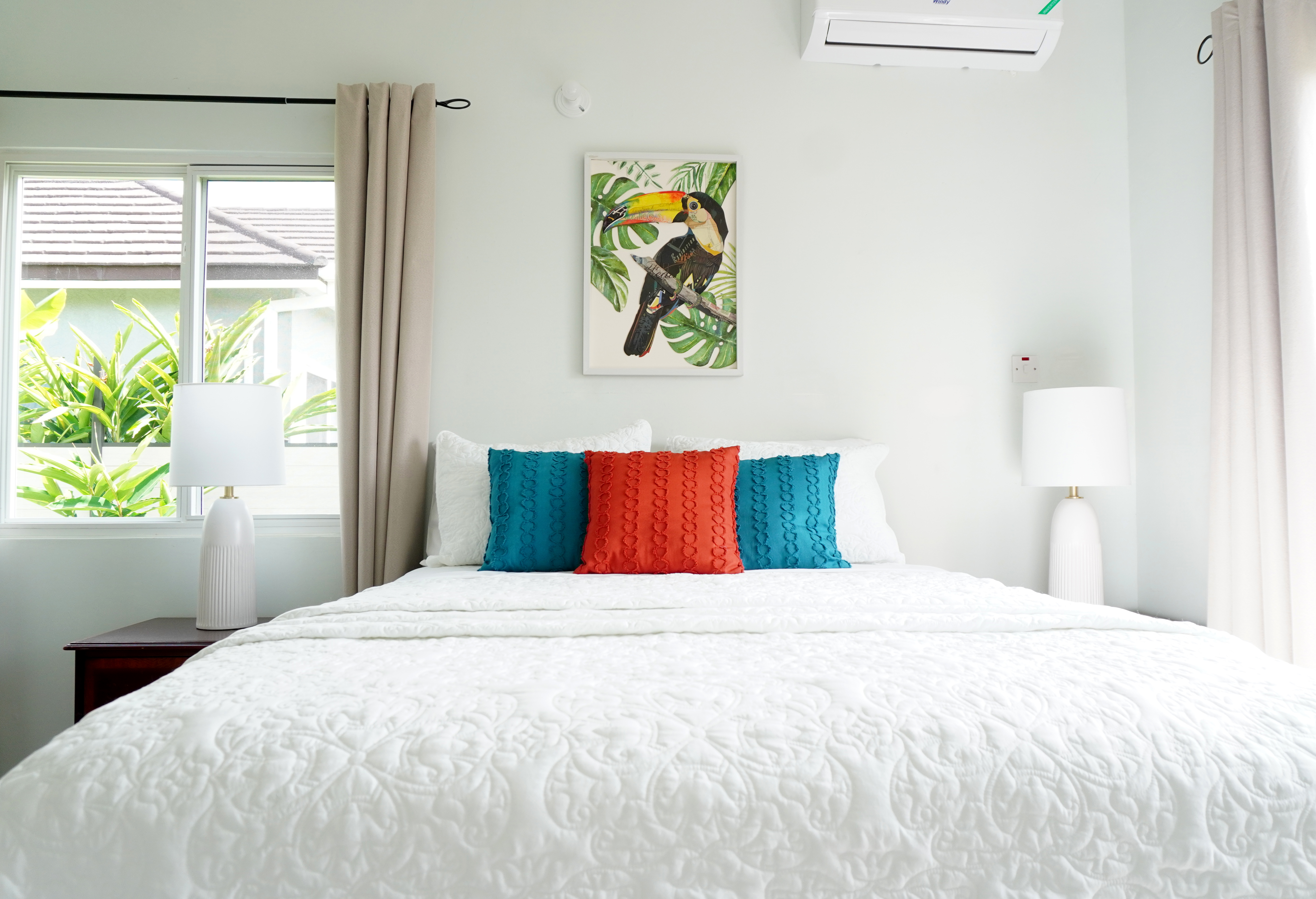 System.Collections.Generic.List`1[BluePillow.Application.SearchEngine.Dto.PhotoDto]?.ElementAt(1)?.Caption